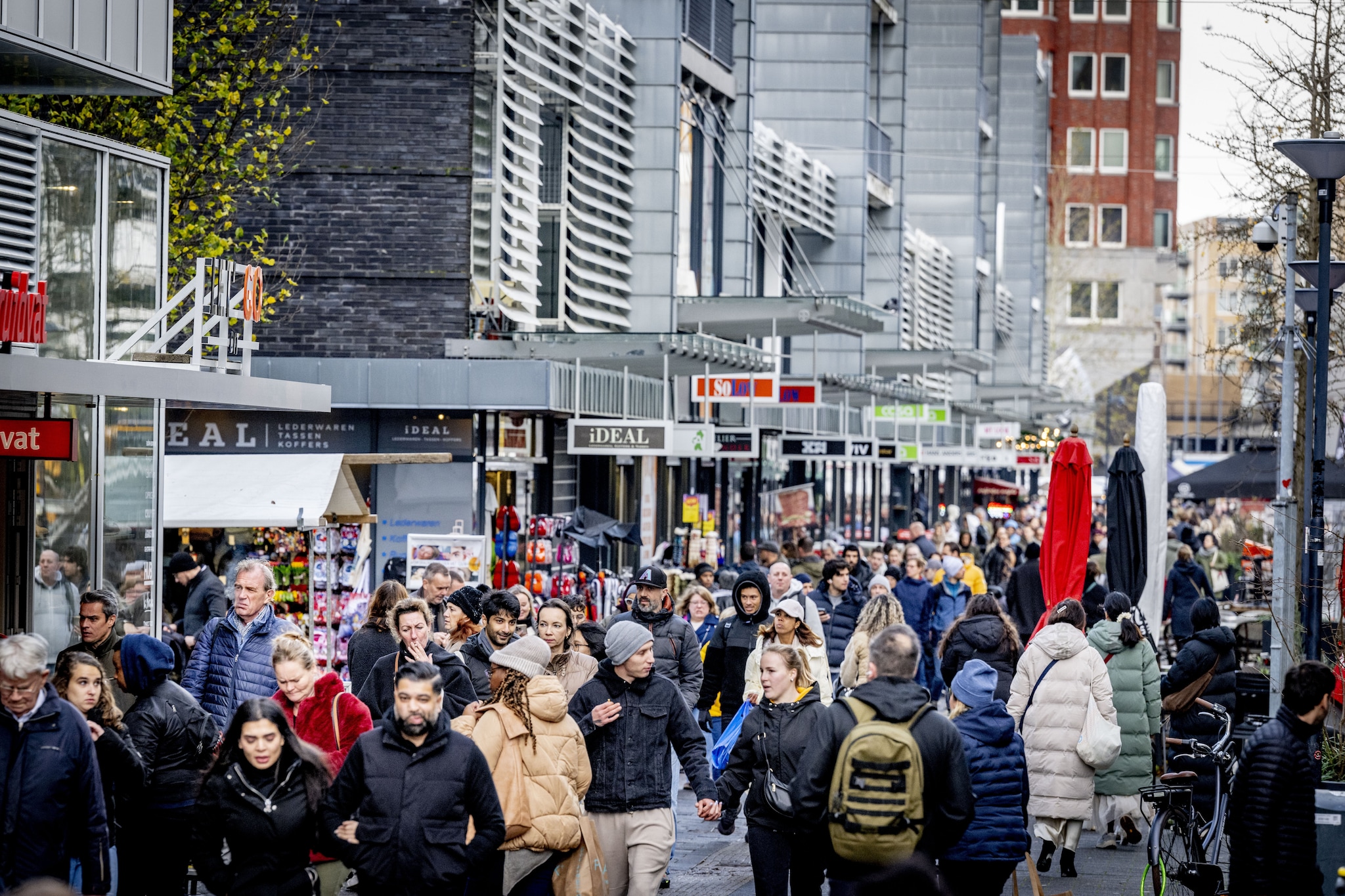 Winkelend publiek in het centrum van Rotterdam. Foto: ANP Winkelend publiek in het centrum van Rotterdam. Foto: ANP