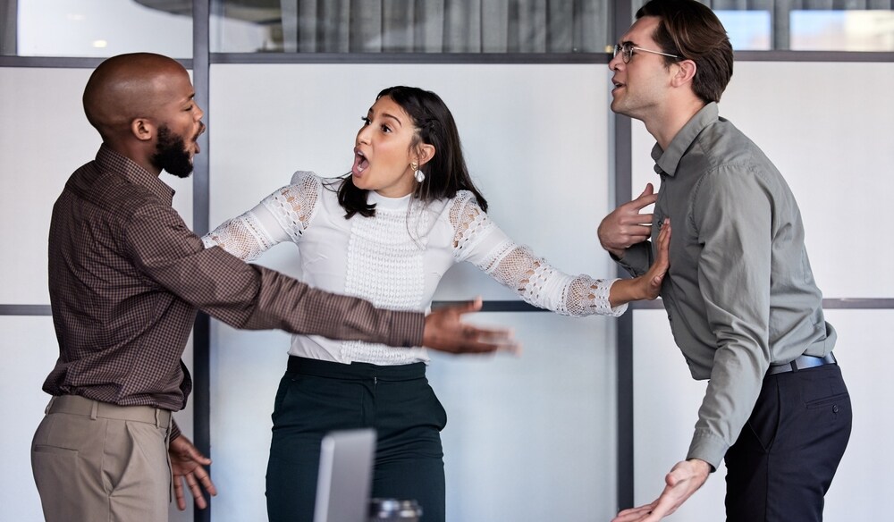 De polarisatie in de maatschappij is ook steeds vaker terug te zien op de werkvloer, zo blijkt uit onderzoek van Randstad. Shutterstock