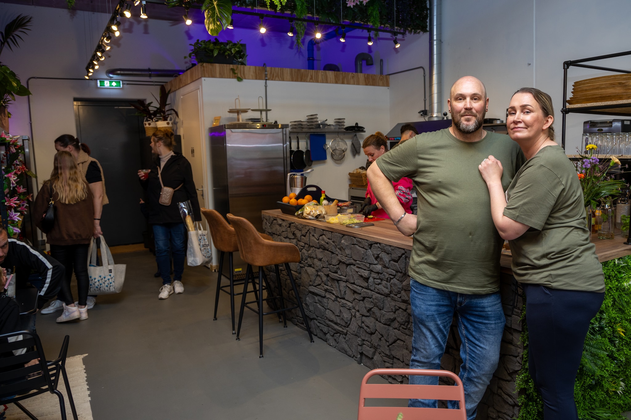 Niels en Gerlinda de Goey, eigenaren van de Parrot Lounge op ’t Harde. Henri van der Beek