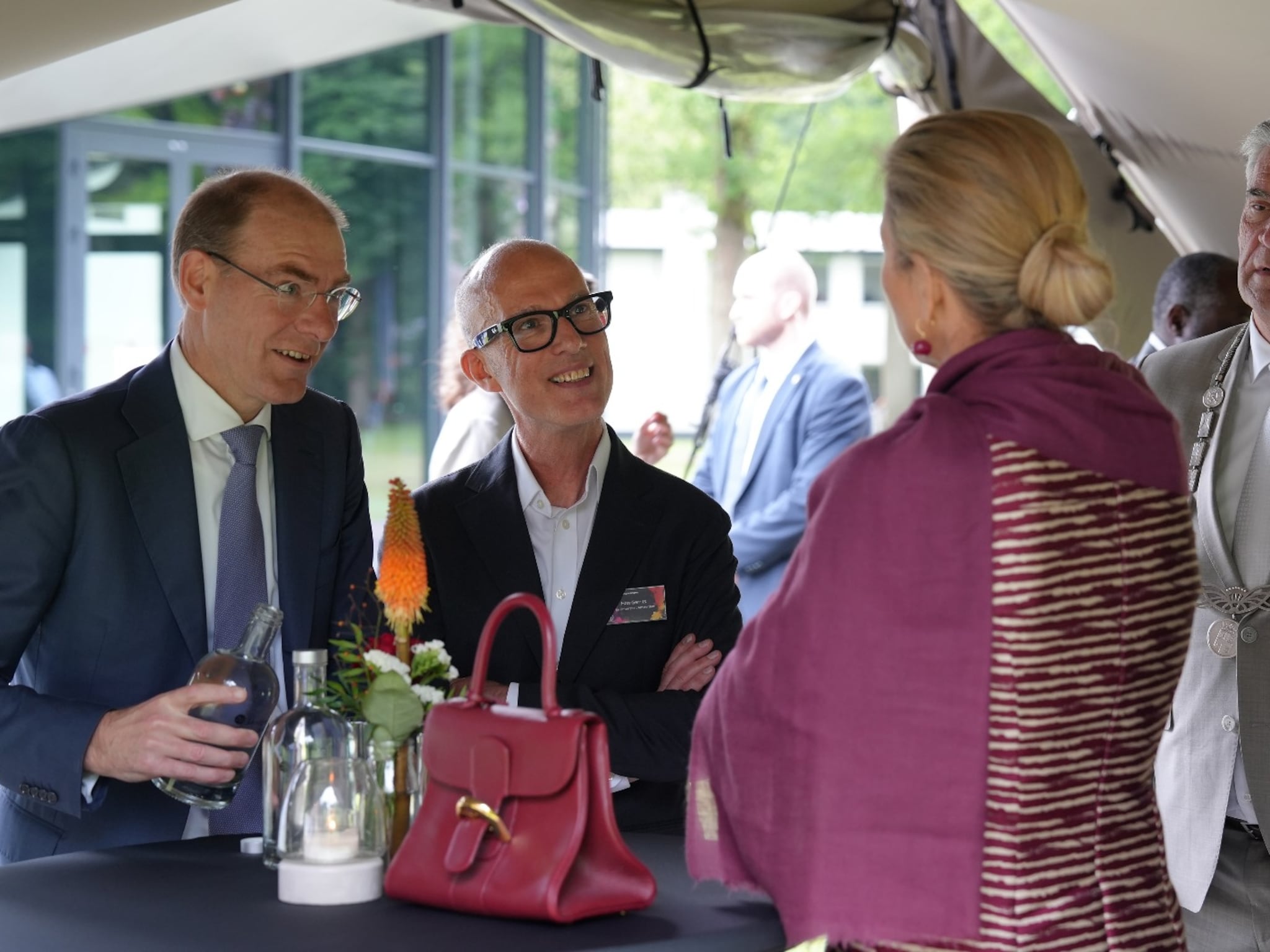 menno snel ziet niets in speciale bank voor mkb en zet in op hub samenwerking overheid en markt