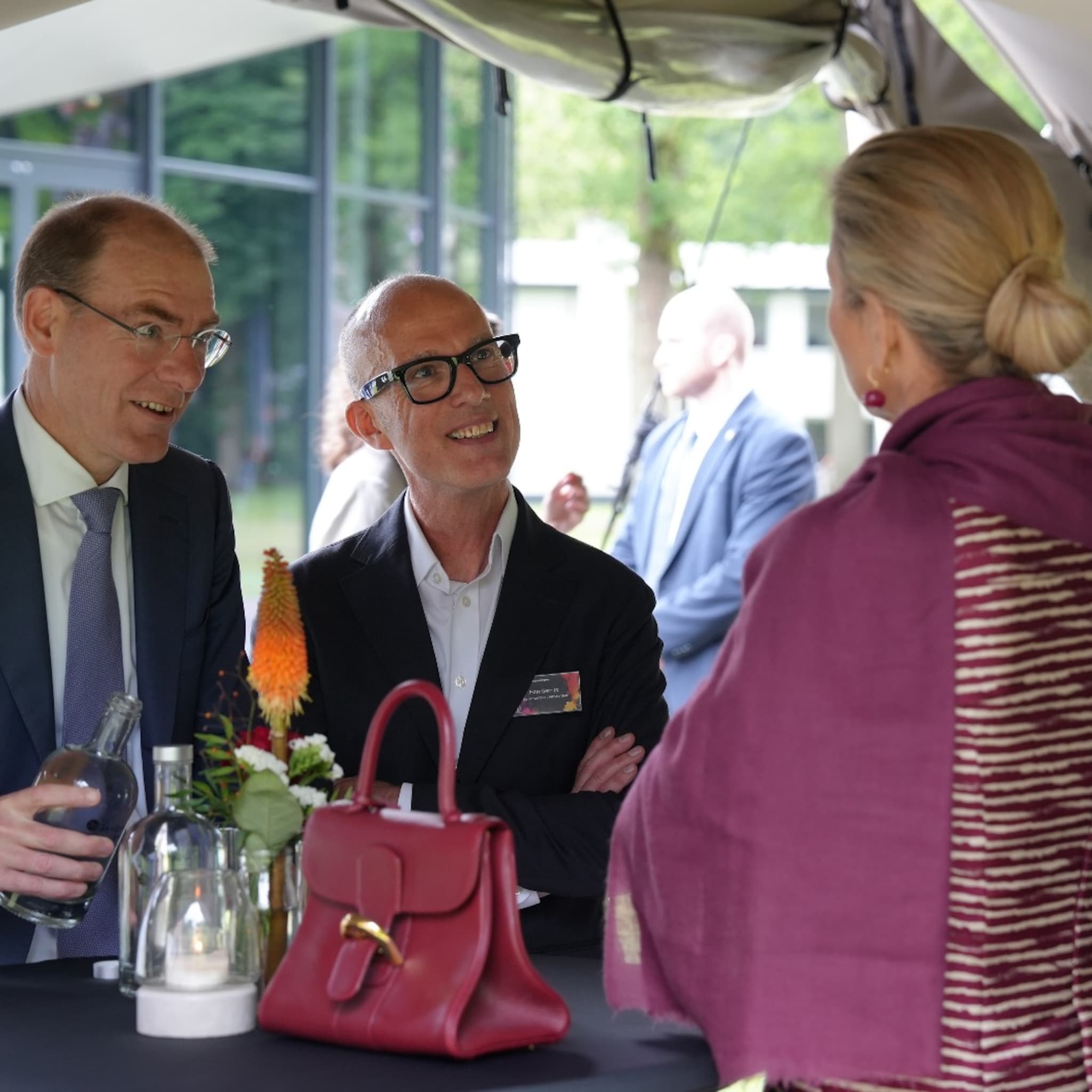 menno snel ziet niets in speciale bank voor mkb en zet in op hub samenwerking overheid en markt