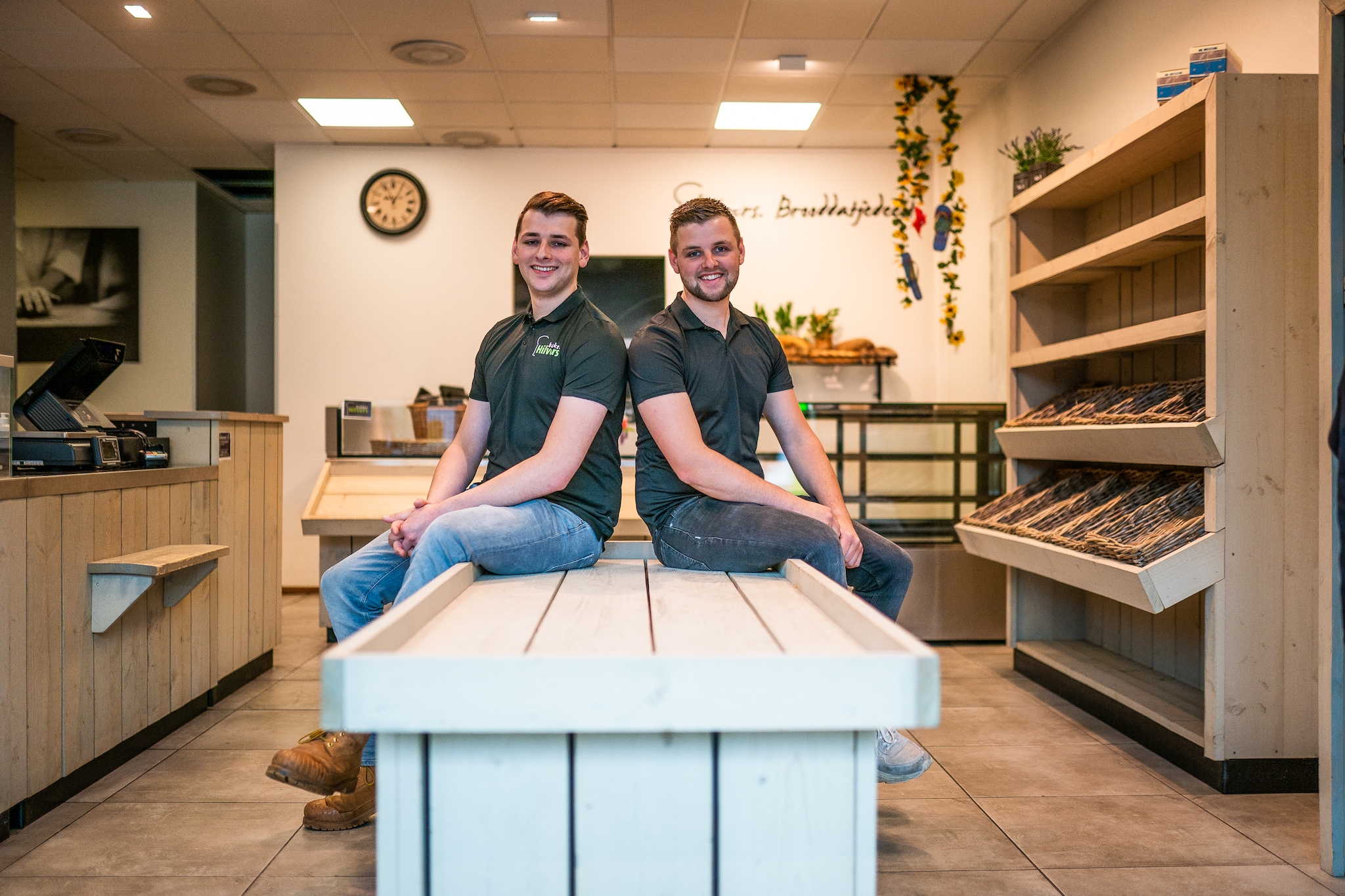 Jeroen (links) en Wouter Hilvers in de toekomstige tweedekanswinkel van hun bakkerij in winkelcentrum Presikhaaf. Rolf Hensel