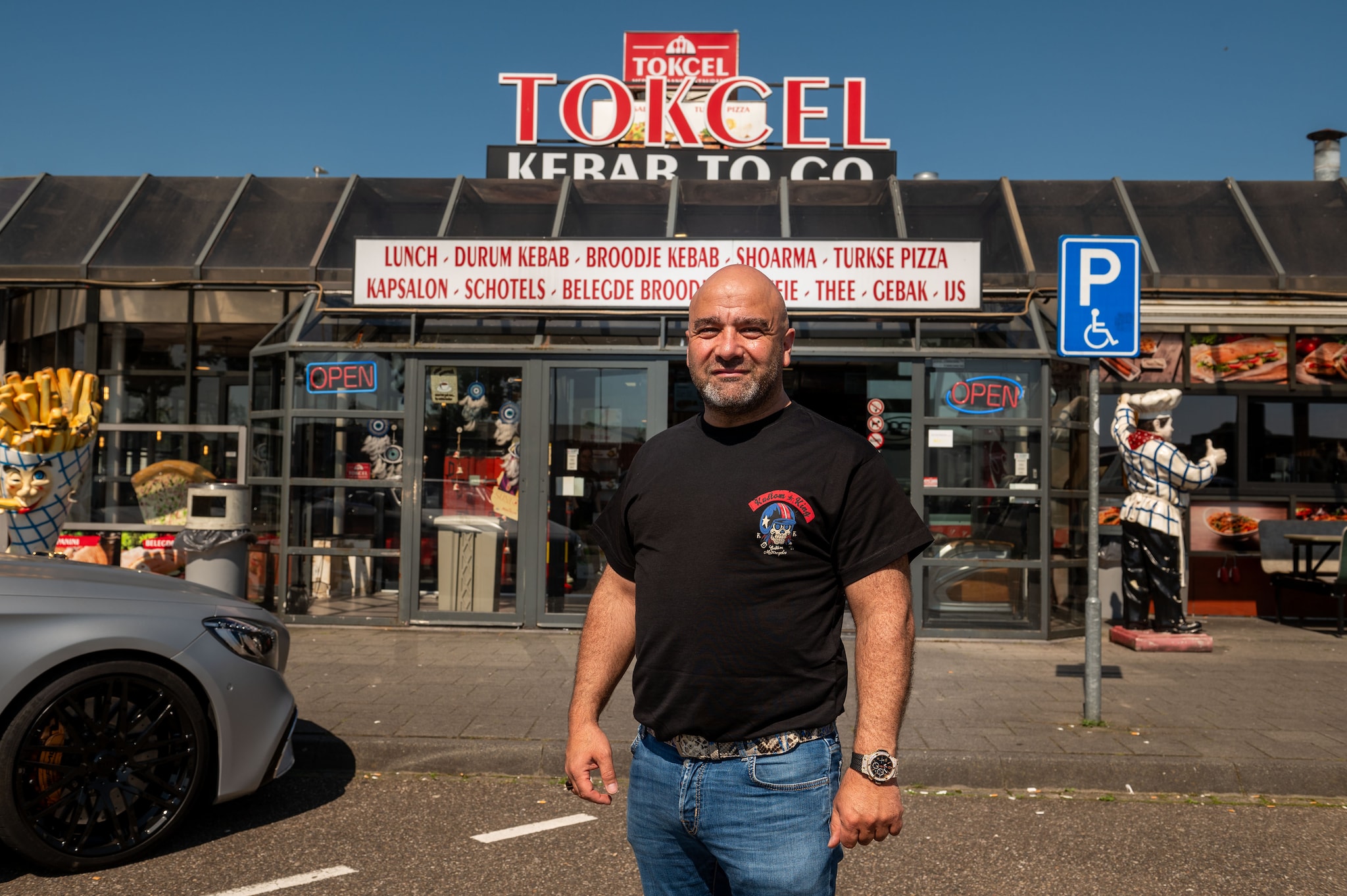 Murat Toker bij zijn Tokcel-restaurant bij Hazeldonk. Foto: Pix4Profs/Edwin Wiekens Murat Toker bij zijn Tokcel-restaurant bij Hazeldonk. Foto: Pix4Profs/Edwin Wiekens