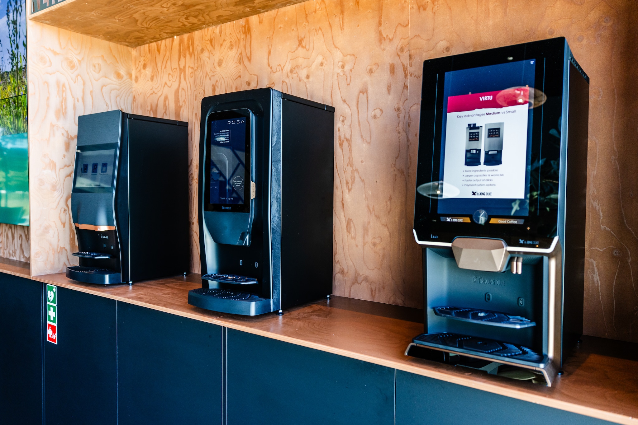 De trend bij koffiemachines op de werkplek is dat de schermen erop groter worden omdat bedrijven ze gebruiken om informatie door te geven De trend bij koffiemachines op de werkplek is dat de schermen erop groter worden omdat bedrijven ze gebruiken om informatie door te geven Foto: Jeffrey Groeneweg