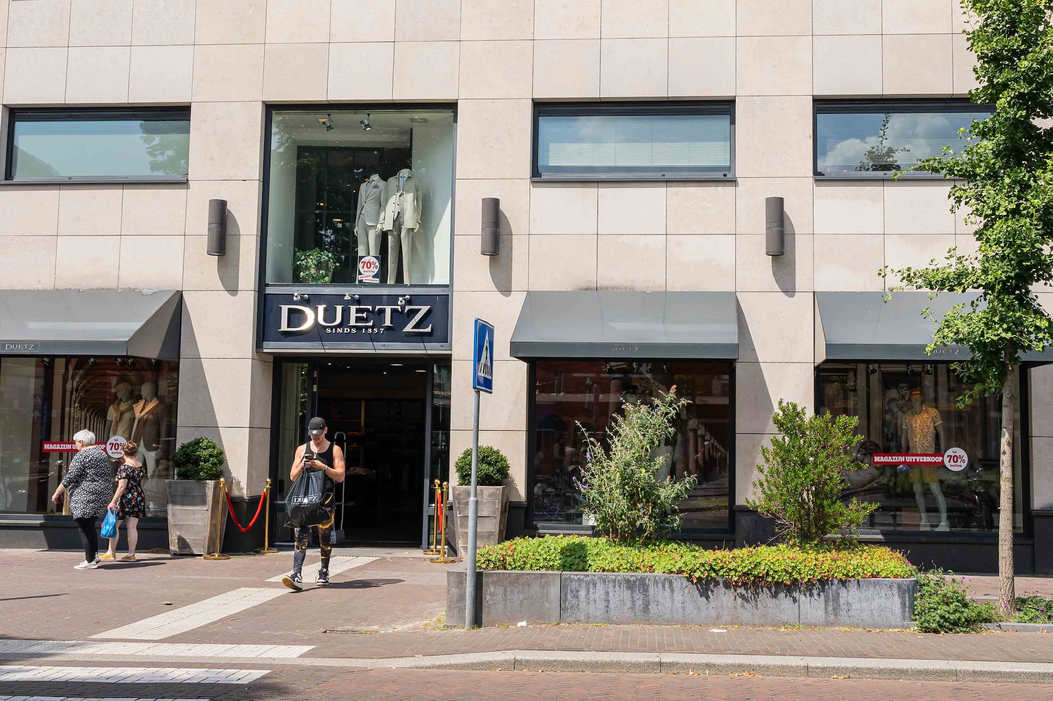 Het Duetz-filiaal in Zeist, dat momenteel de laatste voorraad verkoopt. Foto: Mel Boas Het Duetz-filiaal in Zeist, dat momenteel de laatste voorraad verkoopt. Foto: Mel Boas