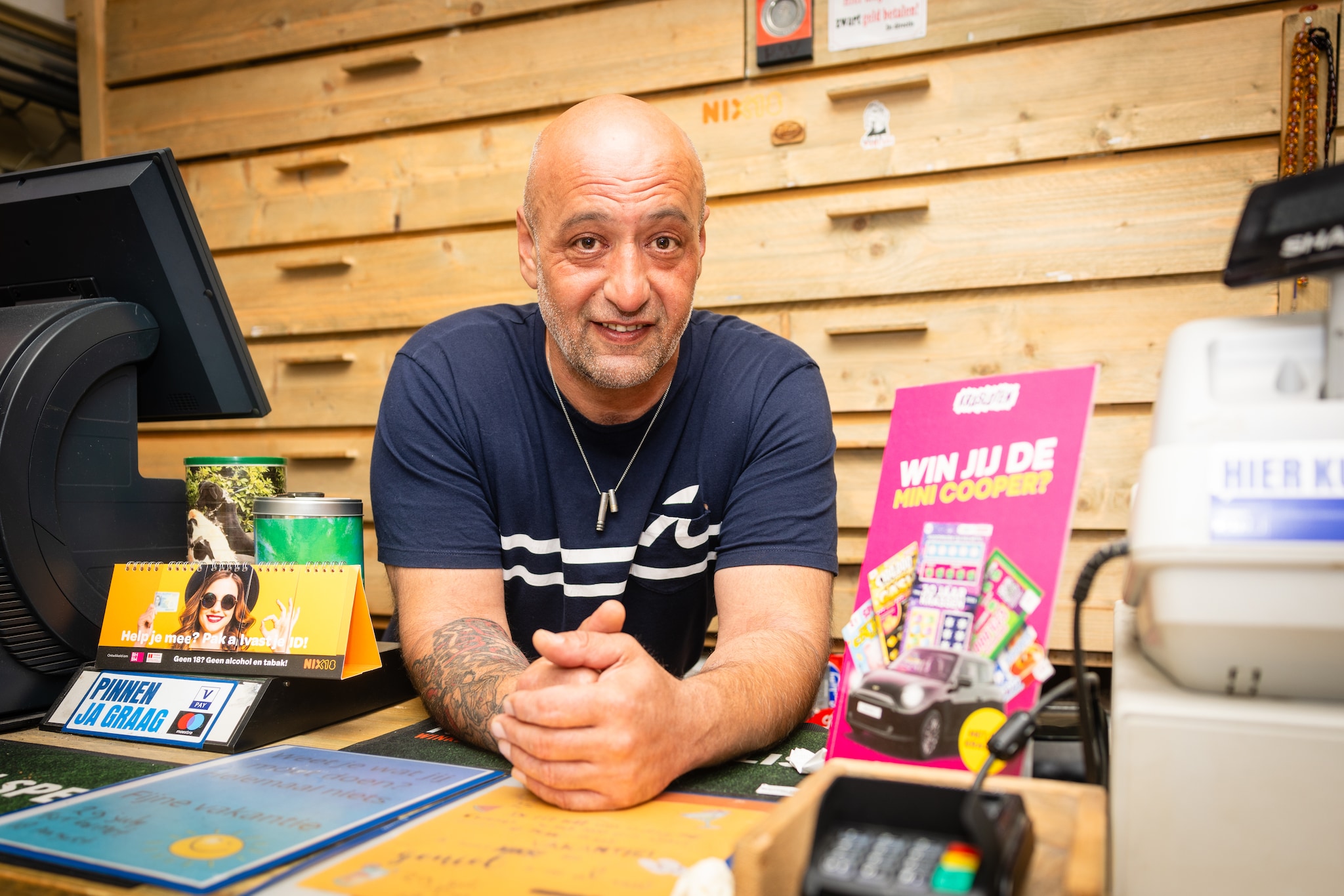 Ali in zijn winkel in Dordrecht. Jeffrey Groeneweg