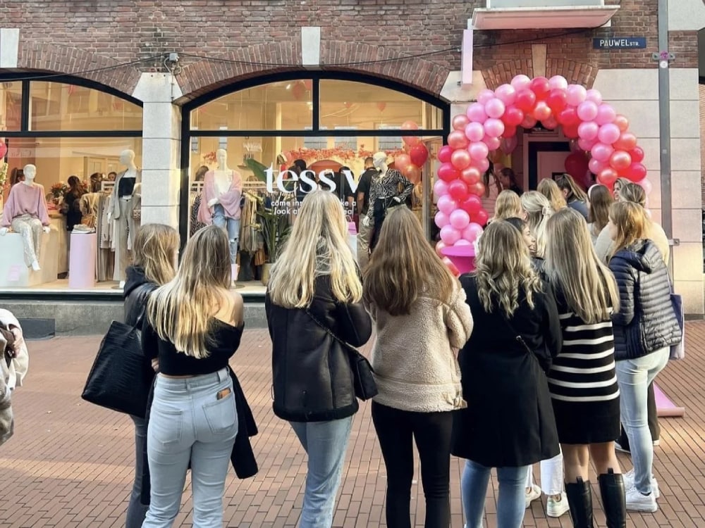 Opening Tess V Nijmegen Lange rijen bij de opening in Nijmegen. Foto: eigen beeld