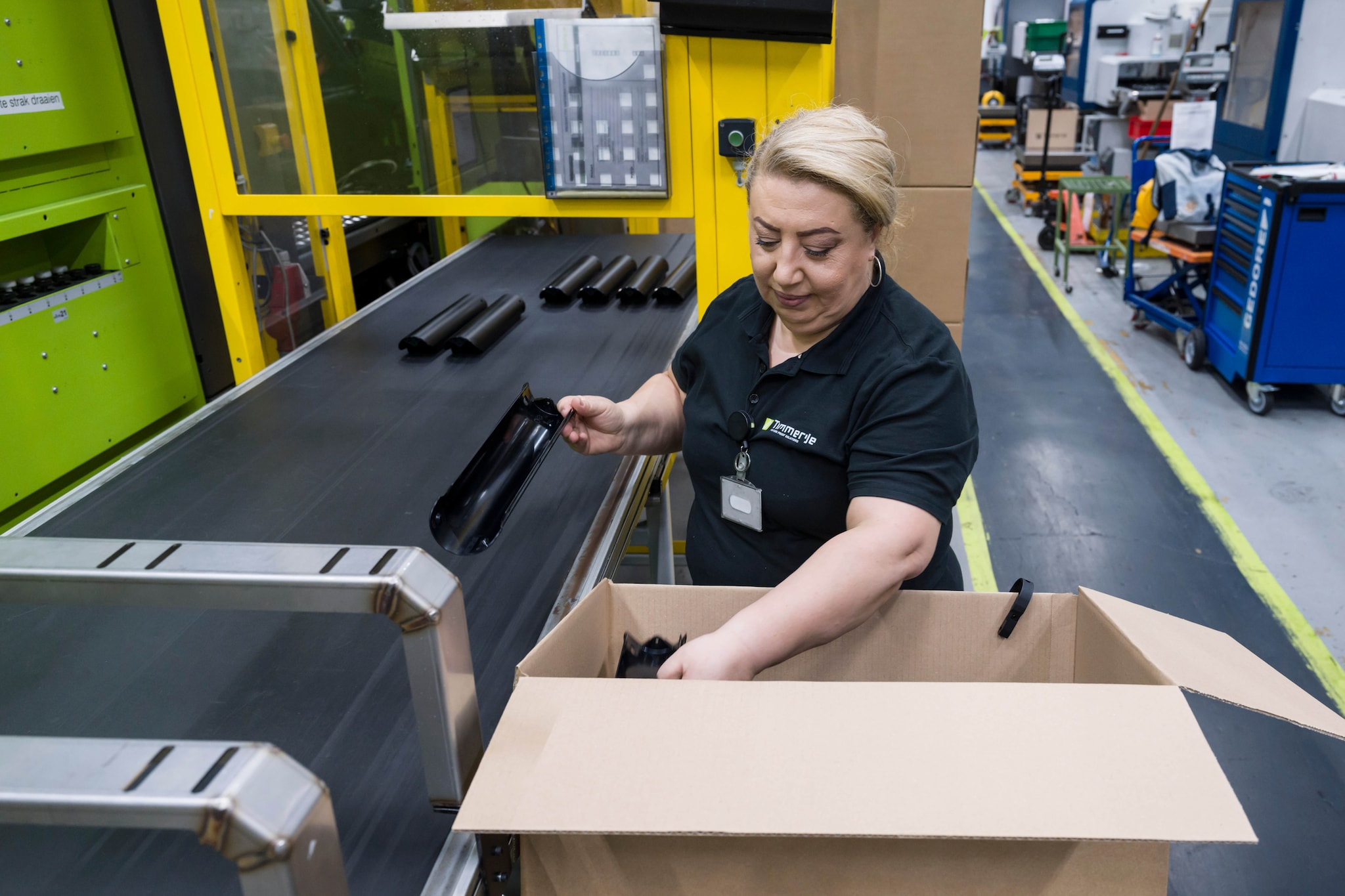 De aan te schaffen cobots moeten bij Timmerije helpen bij het inpakken, zodat een operator meer goederen kan verwerken. De aan te schaffen cobots moeten bij Timmerije helpen bij het inpakken, zodat een operator meer goederen kan verwerken. Foto: Lars Smook