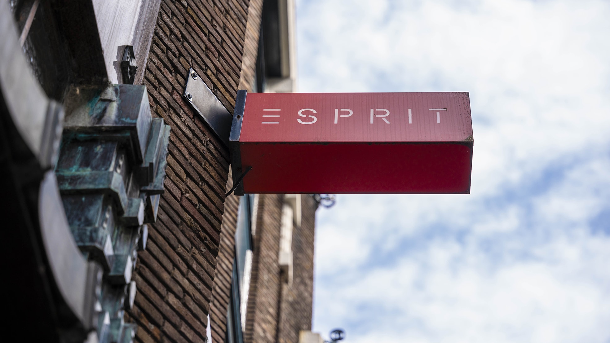 Gevel van een Esprit-winkel. Foto: ANP Foto. ANP /  ANP. Gevel van een Esprit-winkel.