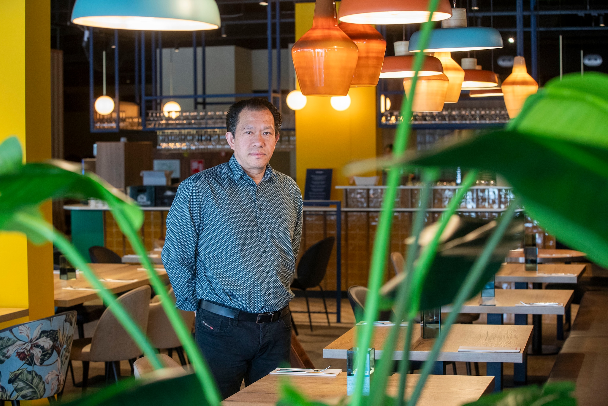 Chopin Cai, eigenaar van restaurant 7 Continenten in Ede. ,,Ik ben gewend om voor ieder probleem een oplossing te vinden. Maar heel eerlijk: die zie ik nu even niet.” Chopin Cai, eigenaar van restaurant 7 Continenten in Ede. ,,Ik ben gewend om voor ieder probleem een oplossing te vinden. Maar heel eerlijk: die zie ik nu even niet.” Foto: Herman Stöver