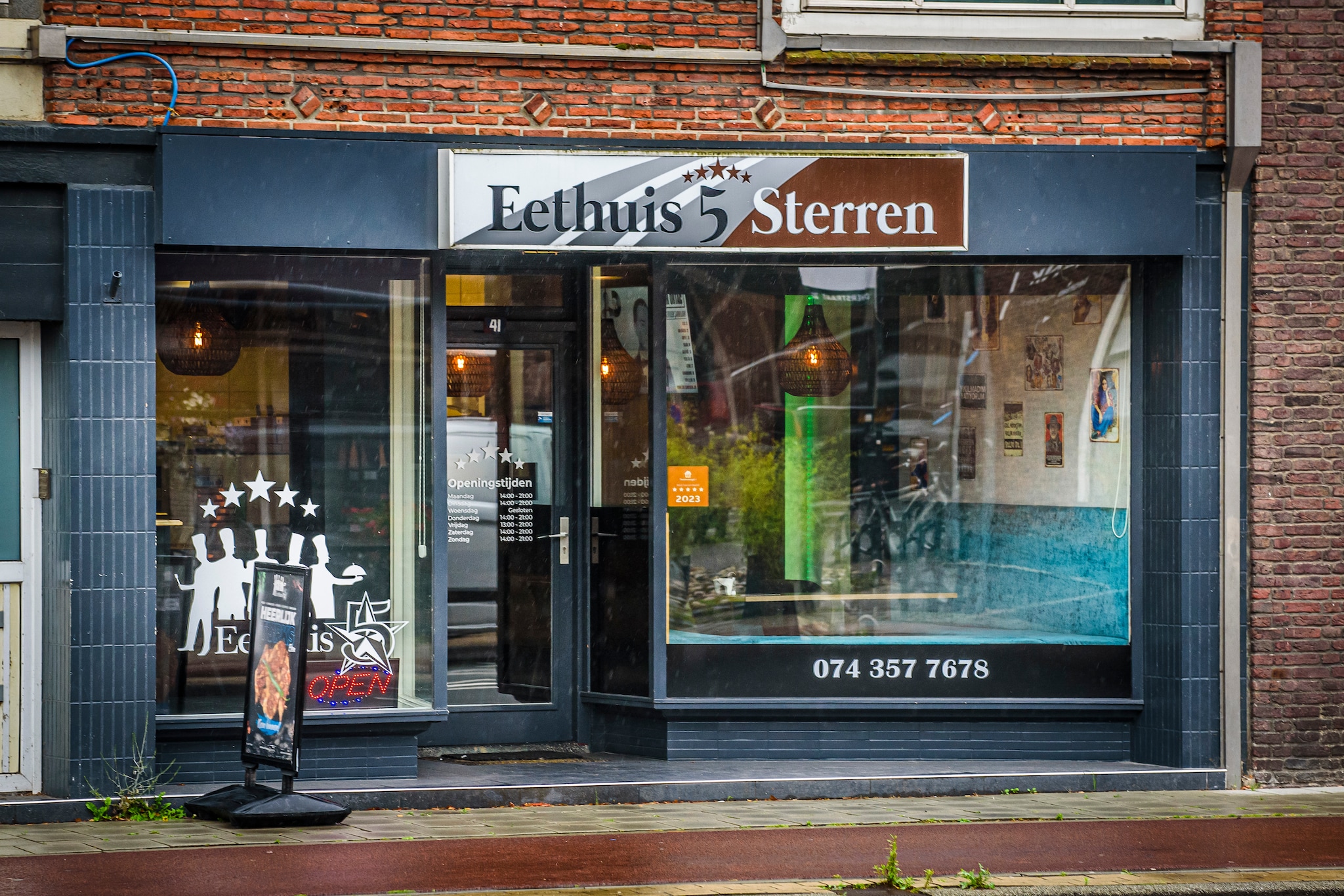 Eethuis 5 Sterren in Hengelo heeft regelmatig te maken met bestellingen die nep blijken te zijn. Het is in de horeca een bekend probleem. Reinier van Willigen
