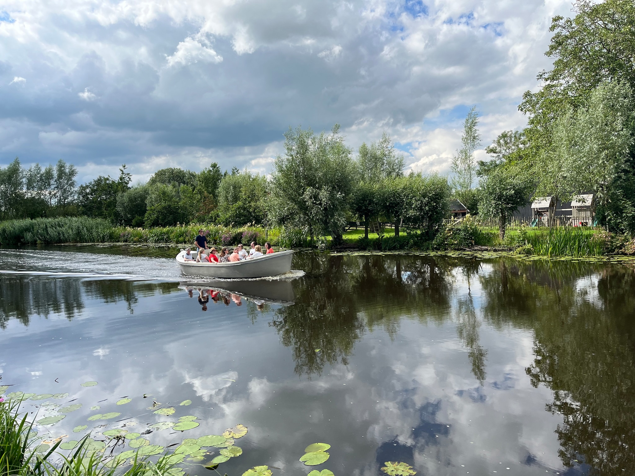 Levi Bakker timmert aan de weg met zijn bedrijf Captain Kinderdijk. Levi Bakker timmert aan de weg met zijn bedrijf Captain Kinderdijk. Beeld: Privéfoto