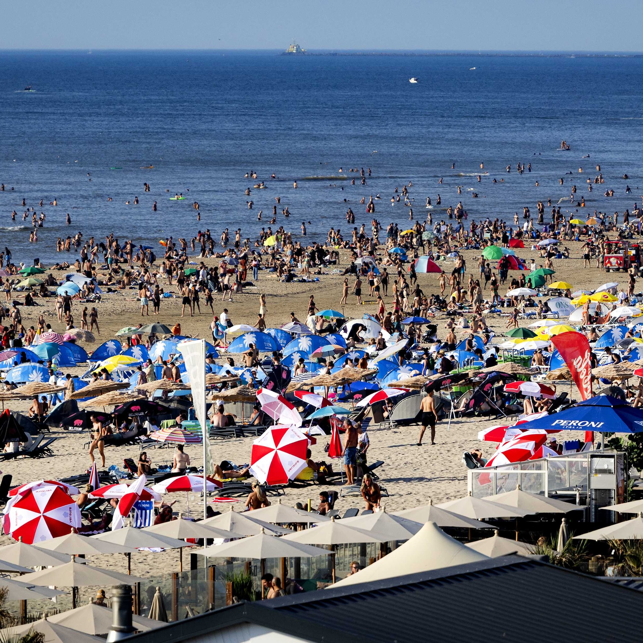 mooi weer strand paviljoen terrassen zomer strandtent