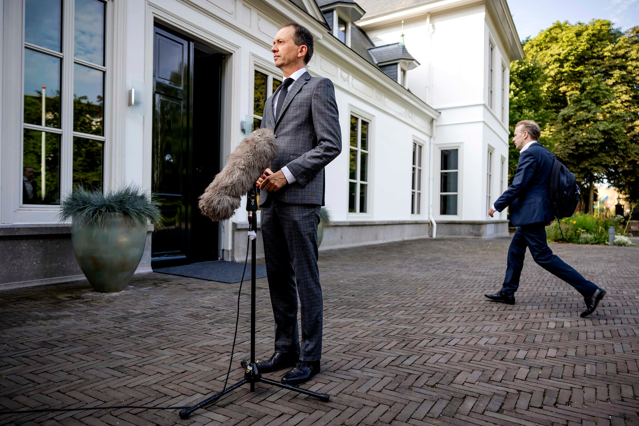 Volgens minister Eddy van Hijum van Sociale Zaken en Werkgelegenheid zullen werkgevers en vakbonden ‘een stap moeten zetten’. Beeld: ANP. ANP.  Volgens minister Eddy van Hijum van Sociale Zaken en Werkgelegenheid zullen werkgevers en vakbonden ‘een stap moeten zetten’.
