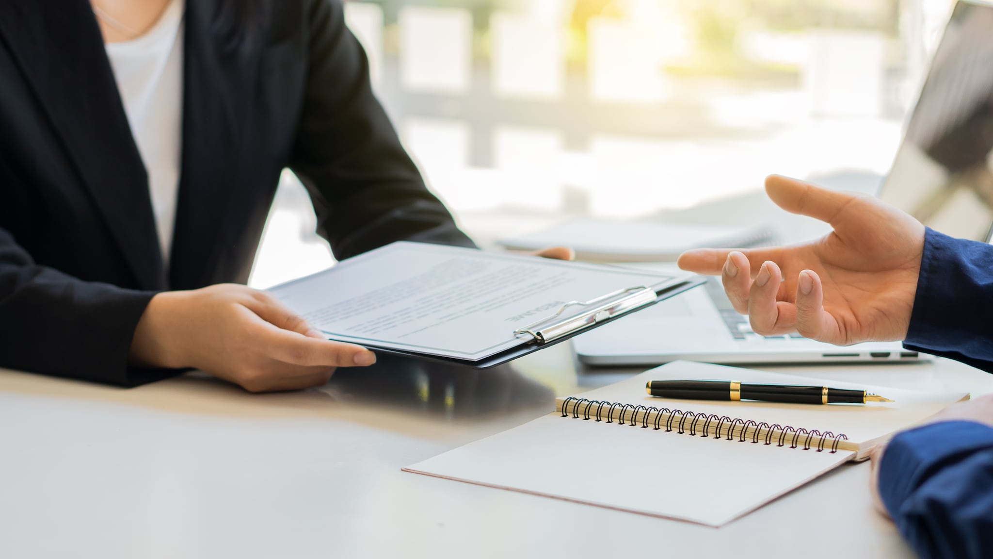 Er komen strengere regels voor het concurrentie- en relatiebeding om zo oneigenlijk gebruik tegen te gaan. Beeld: Shutterstock Shutterstock. Er komen strengere regels voor het concurrentie- en relatiebeding om zo oneigenlijk gebruik tegen te gaan