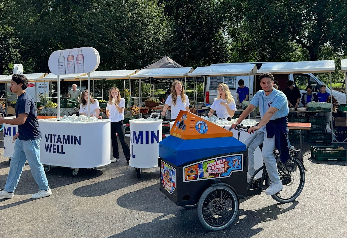 Een mobiele inzamelautomaat tijdens de introductieweek van de Universiteit van Amsterdam. Statieheld | Een mobiele inzamelautomaat van Statieheld tijdens de introductieweek van de Universiteit van Amsterdam.