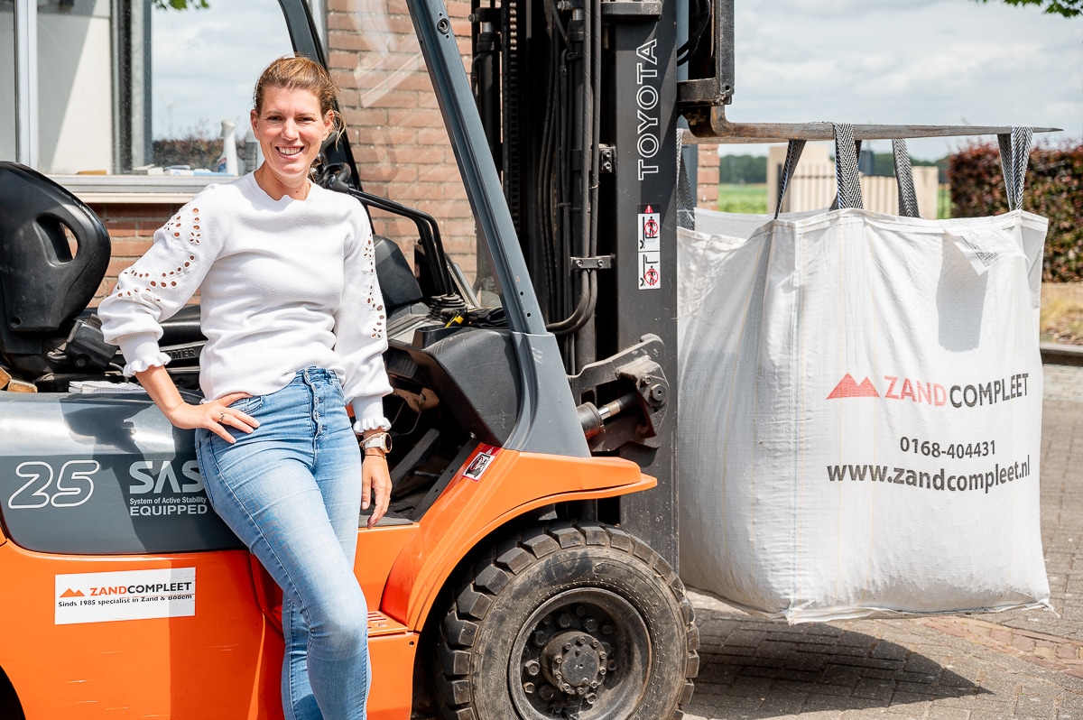 11Afotografie / Melissa nam het zandbedrijf van het vader over. ,,Ik had niet zoveel met zand, maar een webshop leek me wel leuk." 11Afotografie / Melissa nam het zandbedrijf van het vader over. ,,Ik had niet zoveel met zand, maar een webshop leek me wel leuk."