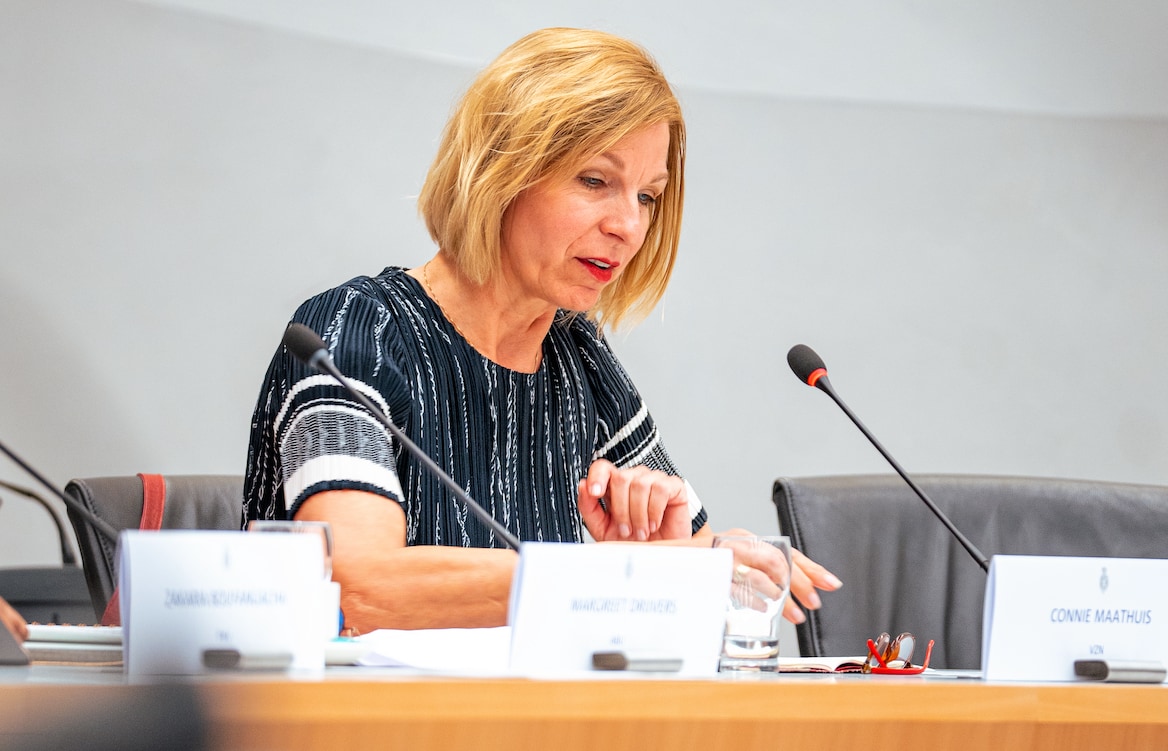 Connie Maathuis, Vereniging Zelfstandigen Nederland (VZN), tijdens een rondetafelgesprek met de Tweede Kamer over het aanpakken van schijnzelfstandigheid. ANP | Connie Maathuis, Vereniging Zelfstandigen Nederland (VZN), tijdens een rondetafelgesprek met de Tweede Kamer over het aanpakken van schijnzelfstandigheid