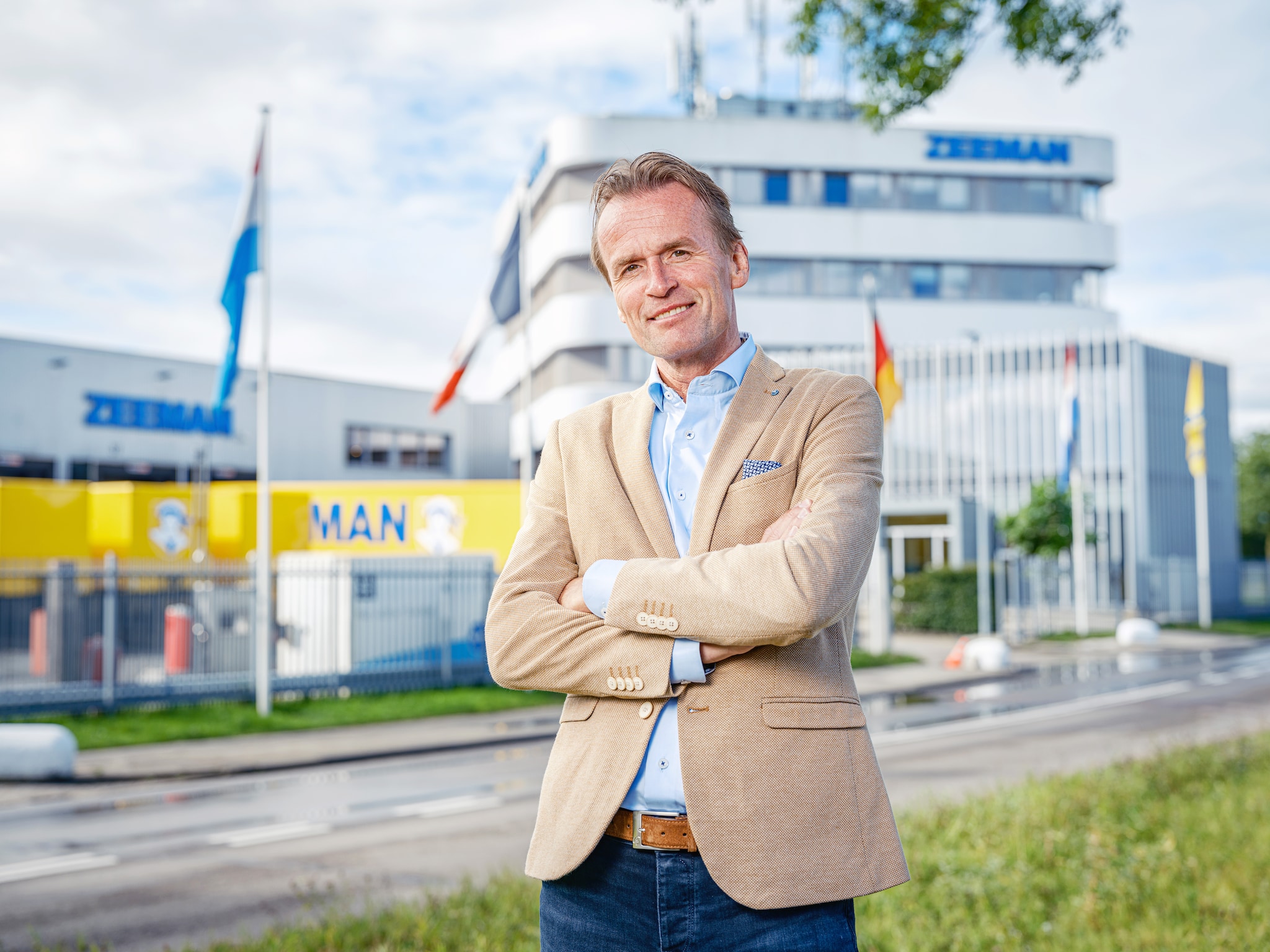 Erik-Jan Mares, CEO Zeeman Groep, voor het hoofdkantoor van Zeeman. Foto: Marlies Wessels Erik-Jan Mares, CEO Zeeman Groep, voor het hoofdkantoor van Zeeman. Foto: Marlies Wessels