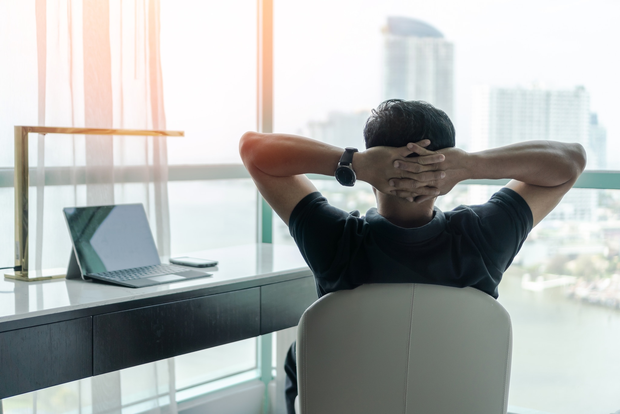 Een vierdaagse werkweek zorgt voor minder uitval en meer productiviteit. Beeld: Shutterstock Shutterstock. Een vierdaagse werkweek zorgt voor minder uitval en meer productiviteit.