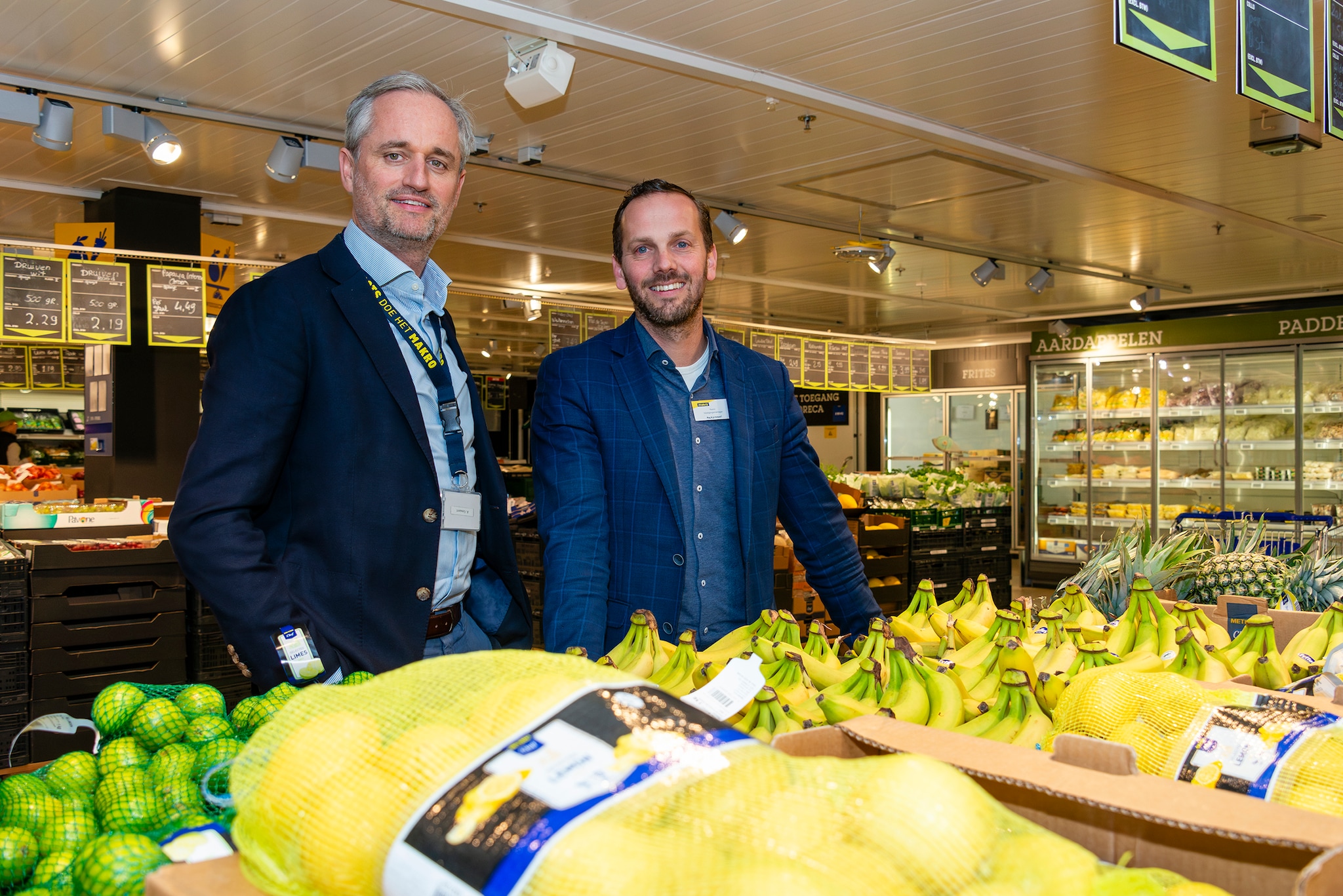 Makro de V&amp;D onder de groothandels? Daar willen topman Andries Govaert (links) en vestigingsmanager Kevin Magereij van het filiaal in Breda niets van weten. Makro de V&amp;D onder de groothandels? Daar willen topman Andries Govaert (links) en vestigingsmanager Kevin Magereij van het filiaal in Breda niets van weten. Foto: Corine Roks/Pix4Profs