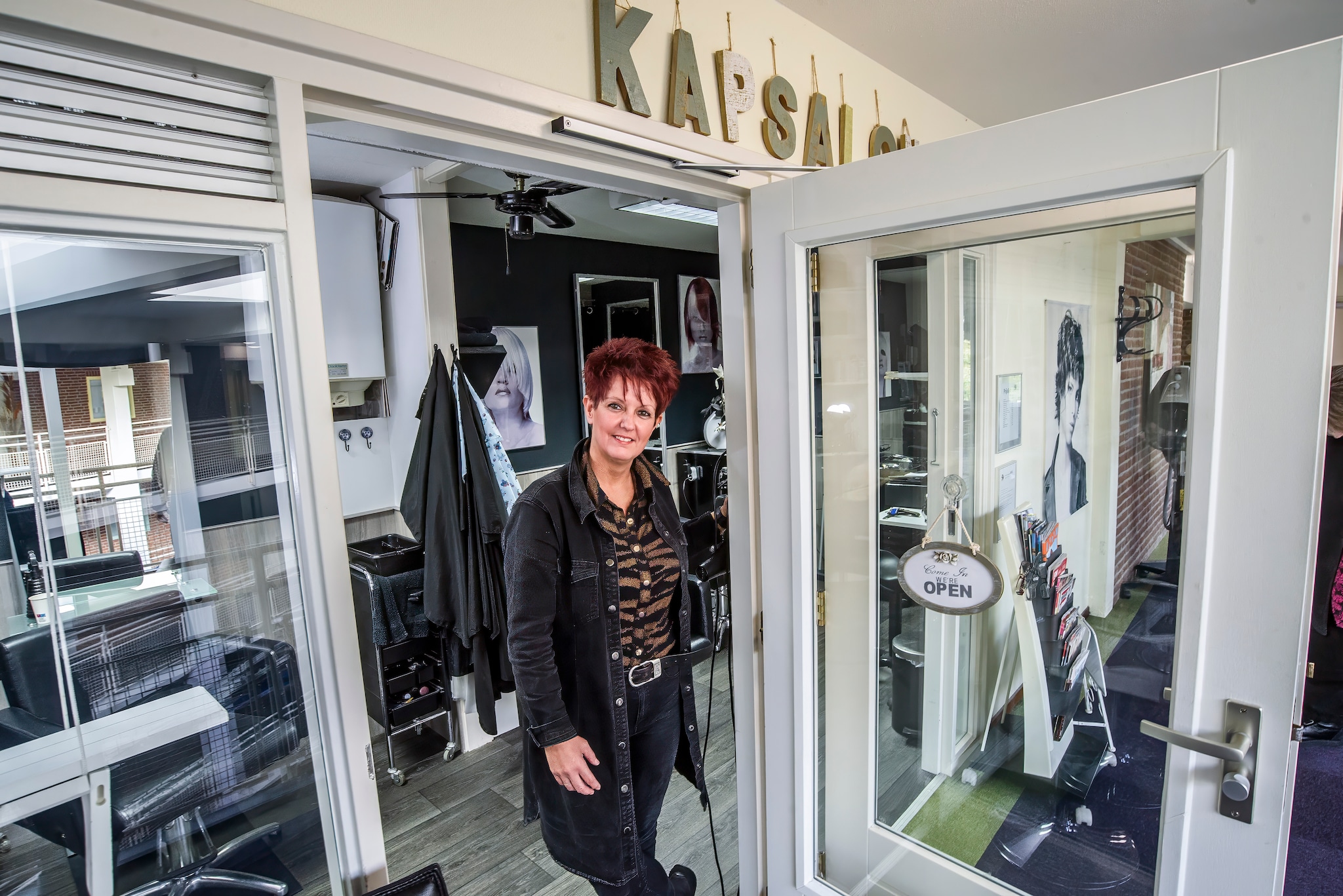 Kapsalon in Enschede. Reinier van Willigen