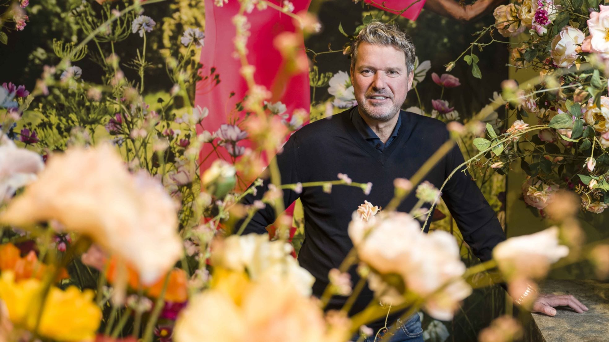 Ondernemer Patrick Oude Groeniger (59) heeft al zijn hele leven iets met bloemen. Foto: Lars Smook Ondernemer Patrick Oude Groeniger (59) heeft al zijn hele leven iets met bloemen.  Foto: Lars Smook