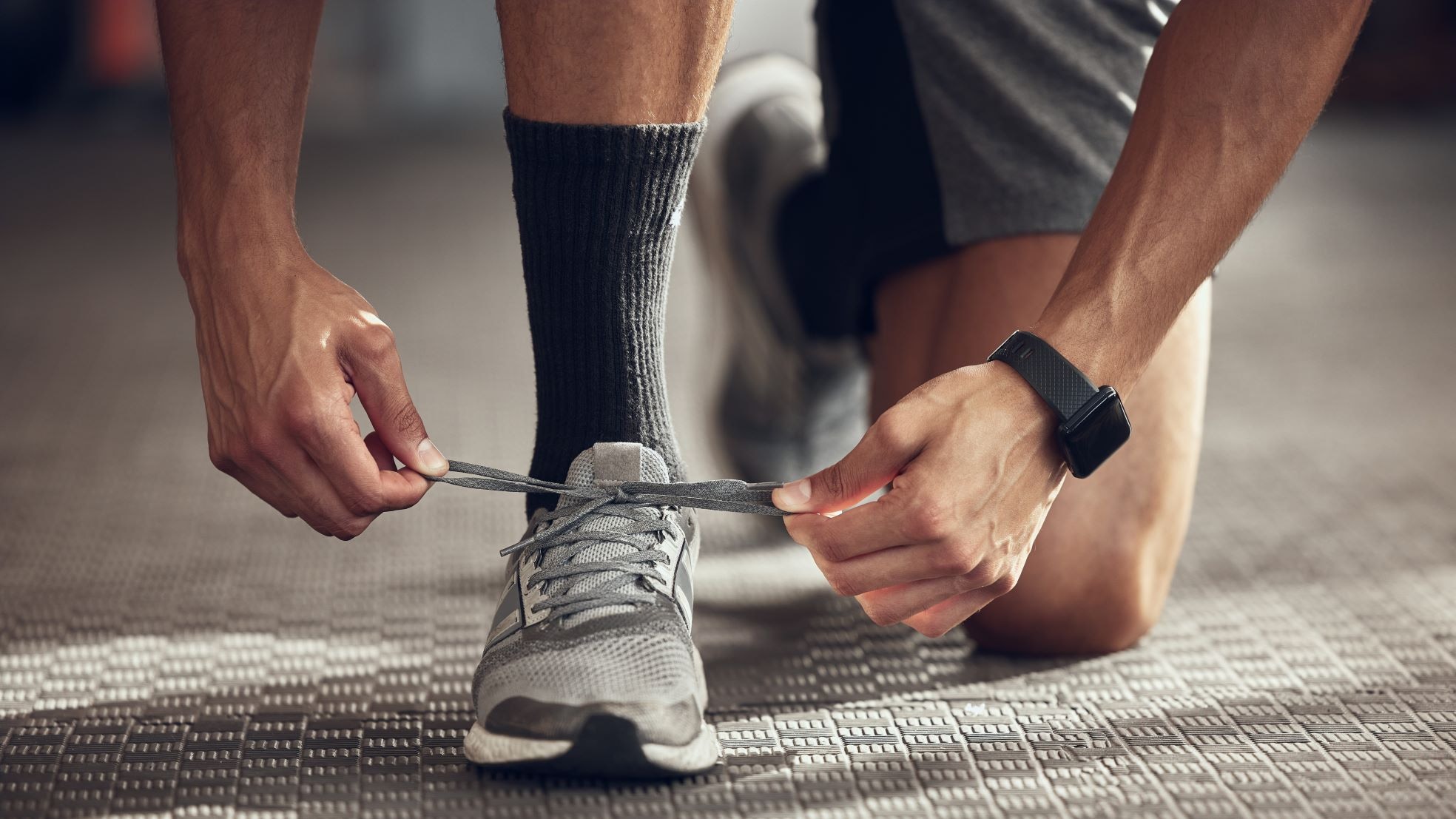Man in sportschool. Shutterstock