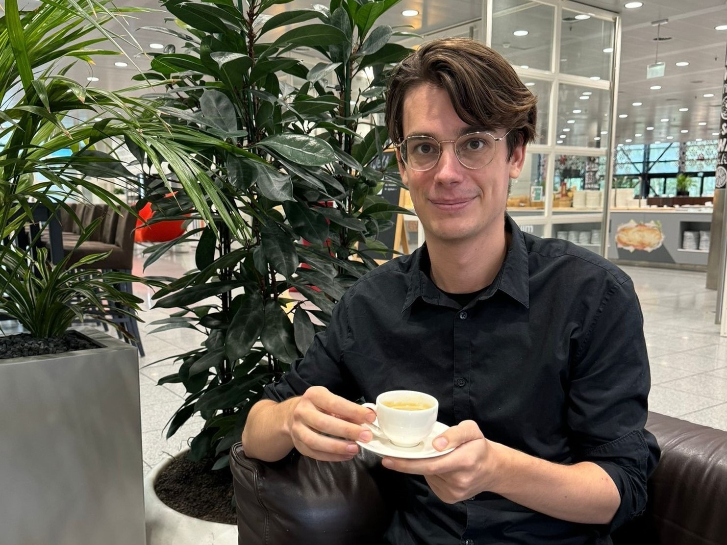Daan van Osta, HR-adviseur bij RUD Utrecht, nodigt geïnteresseerden uit voor de koffie Daan van Osta, HR-adviseur bij RUD Utrecht, nodigt geïnteresseerden uit voor de koffie. Zonder CV, zonder motivatiebrief. Foto:  AD