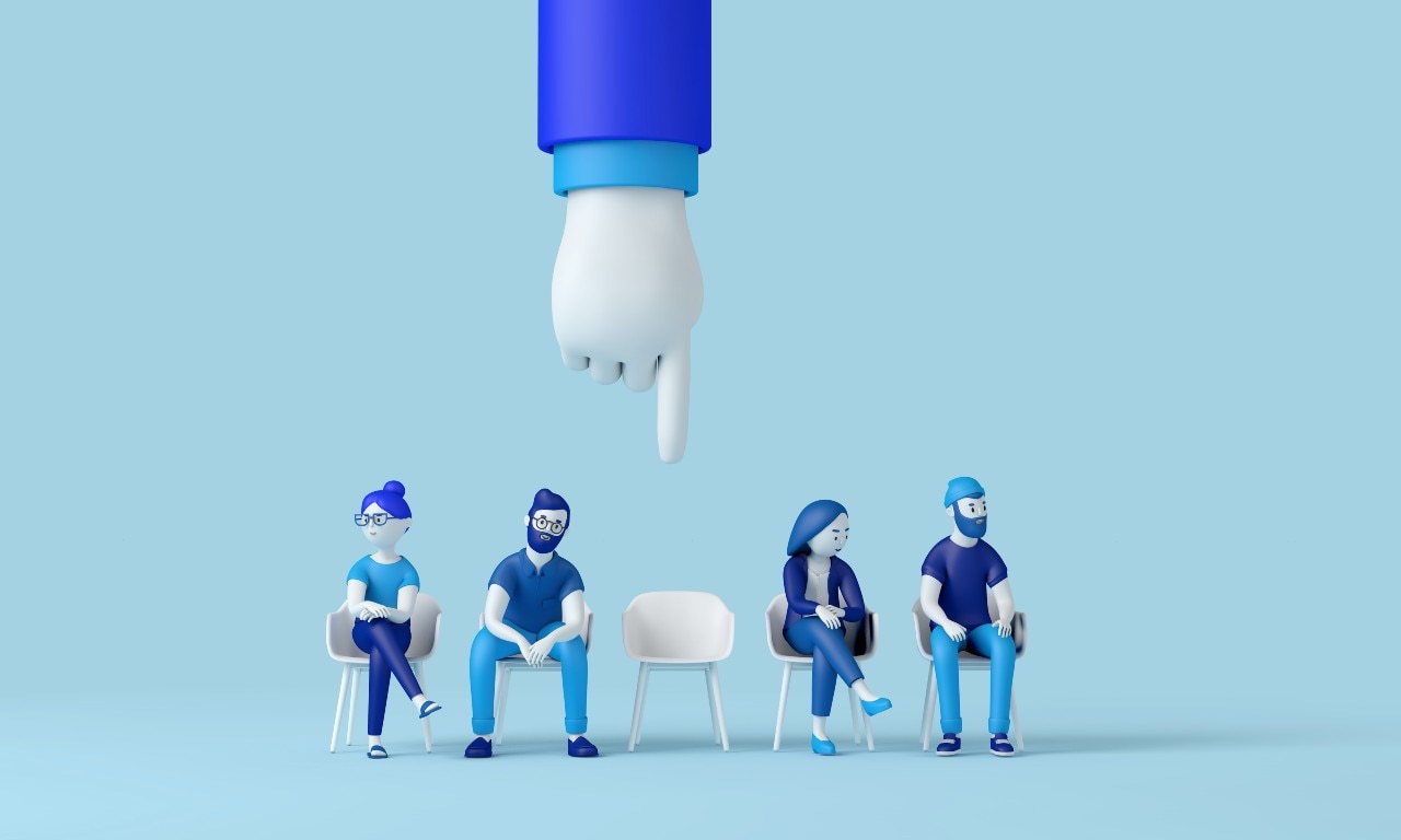 Solliciteren kan tegenwoordig ook anders. Zonder CV, zonder motivatiebrief. Solliciteren kan tegenwoordig ook anders. Zonder CV, zonder motivatiebrief, zonder te weten wat je gaat verdienen. Zou jij op die ene stoel gaan zitten? Afbeelding: Shutterstock