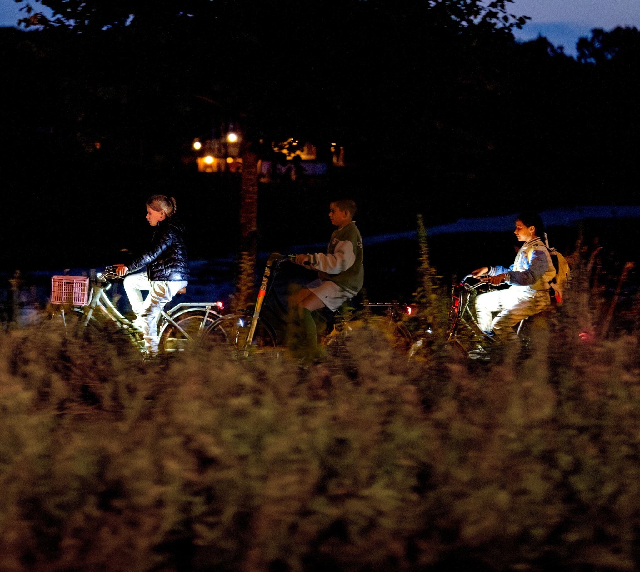 De eerste Biomotion fietsverlichting, die de benen bewegende benen verlicht. Ziemi