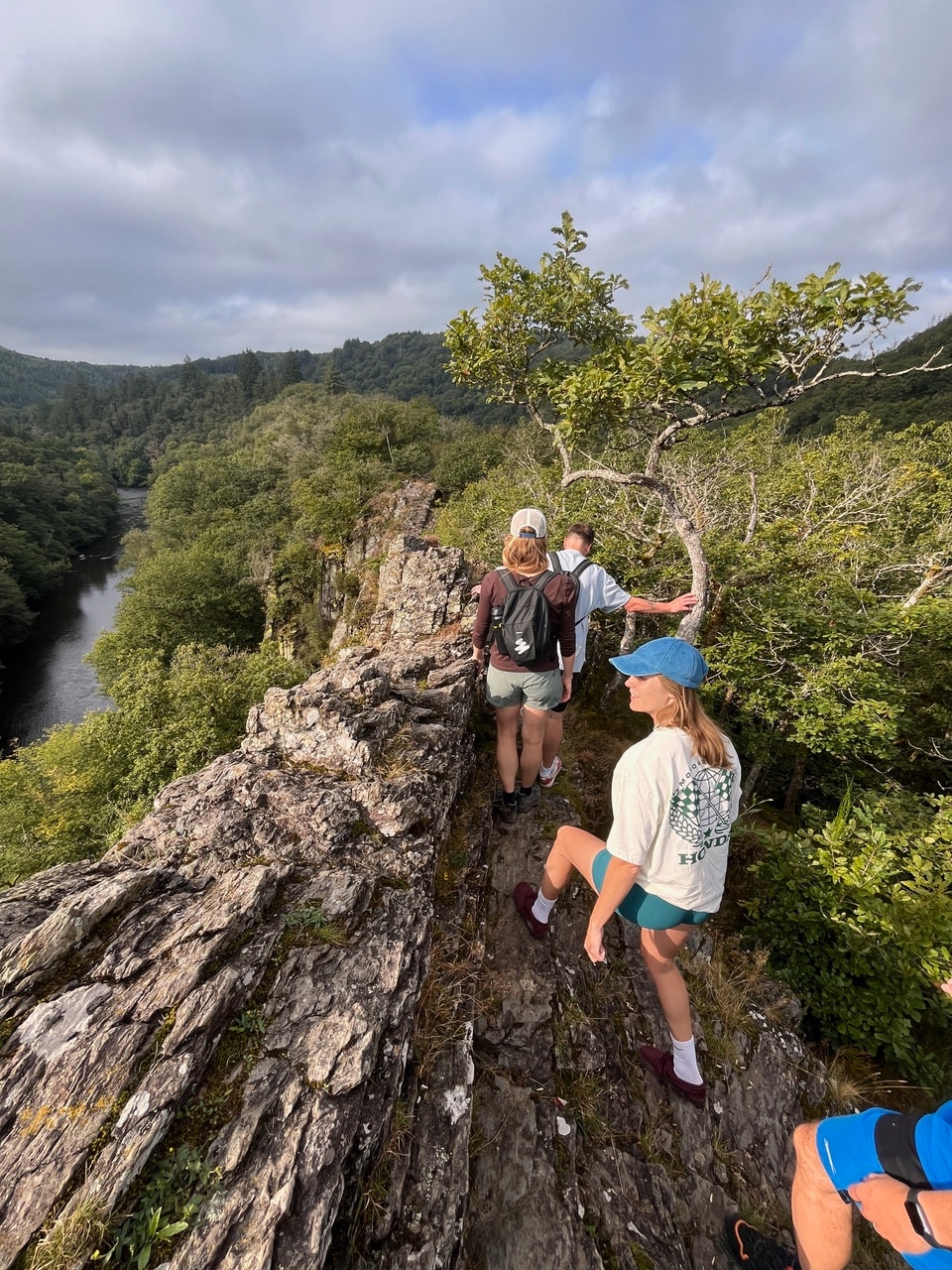 Elk jaar gaat de groep naar de Ardennen, maar het programma blijft tot het laatste moment geheim. Elk jaar gaat de groep naar de Ardennen, maar het programma blijft tot het laatste moment geheim. Foto: September Digital Agency