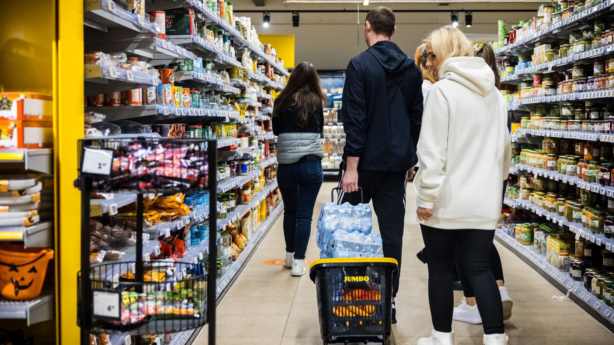 Klanten in een filiaal van Jumbo. Klanten in een filiaal van Jumbo. Foto: ANP