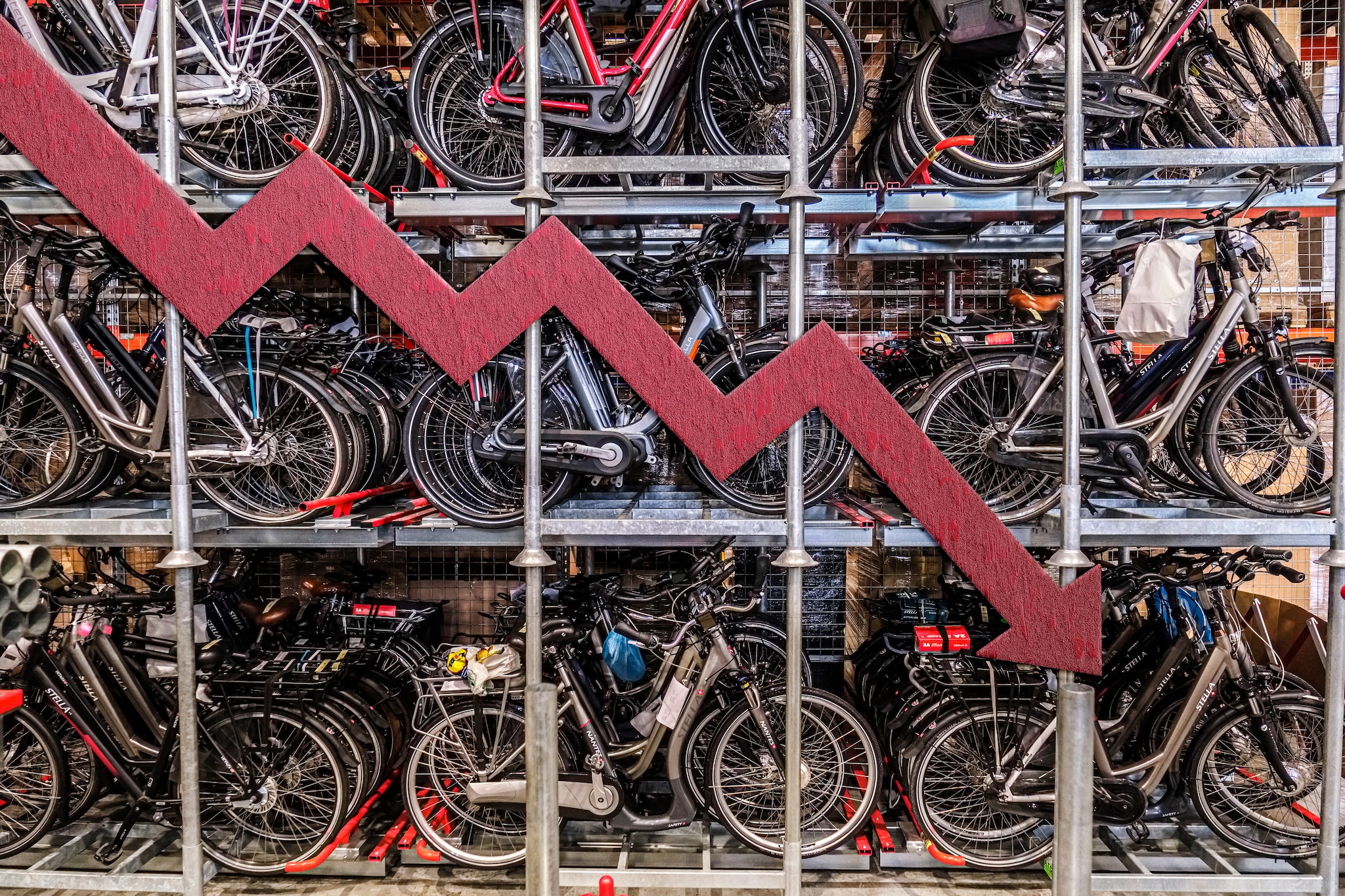 Stella-fietsen staan te wachten op een eigenaar in de fabriek in Nunspeet. Marlies Wessels / archief