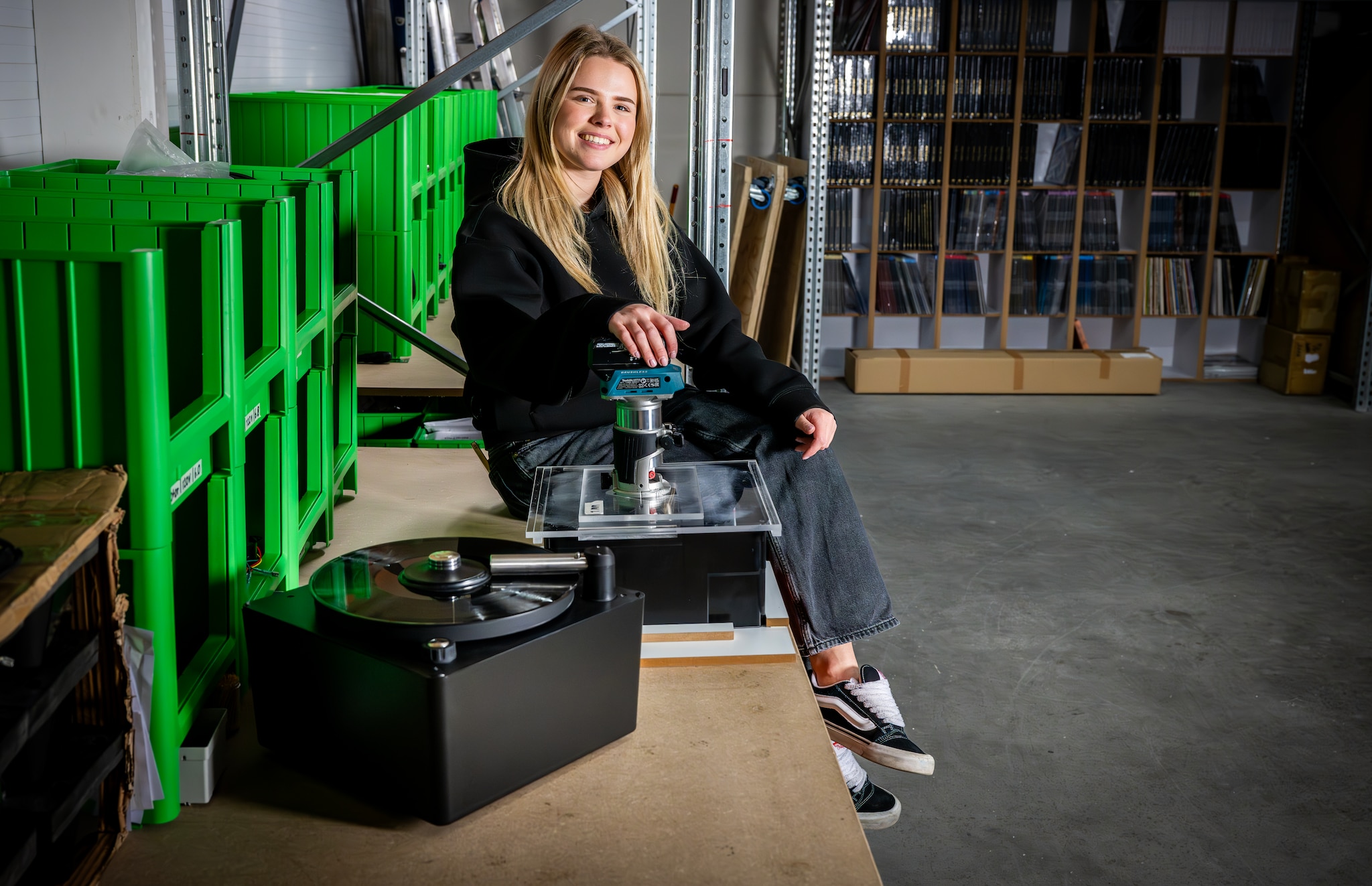 Sanne Bezem in de werkplaats van Okki Nokki in Capelle aan den IJssel, waar ze het bedrijf van haar overleden vader voortzet. Frank de Roo | Sanne Bezem in de werkplaats van Okki Nokki in Capelle aan den IJssel, waar ze het bedrijf van haar overleden vader voortzet.