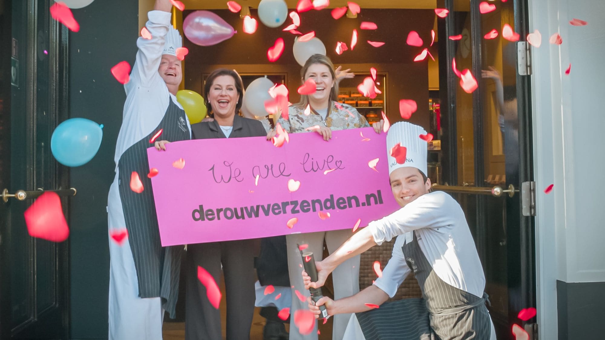 Arthur, Doris, Lisa en Niels de Rouw bij de lancering van de verzendwebshop van de patissier. Foto: Patisserie De Rouw. Arthur, Doris, Lisa en Niels de Rouw bij de lancering van de verzendwebshop van de patissier. Foto: Patisserie De Rouw.