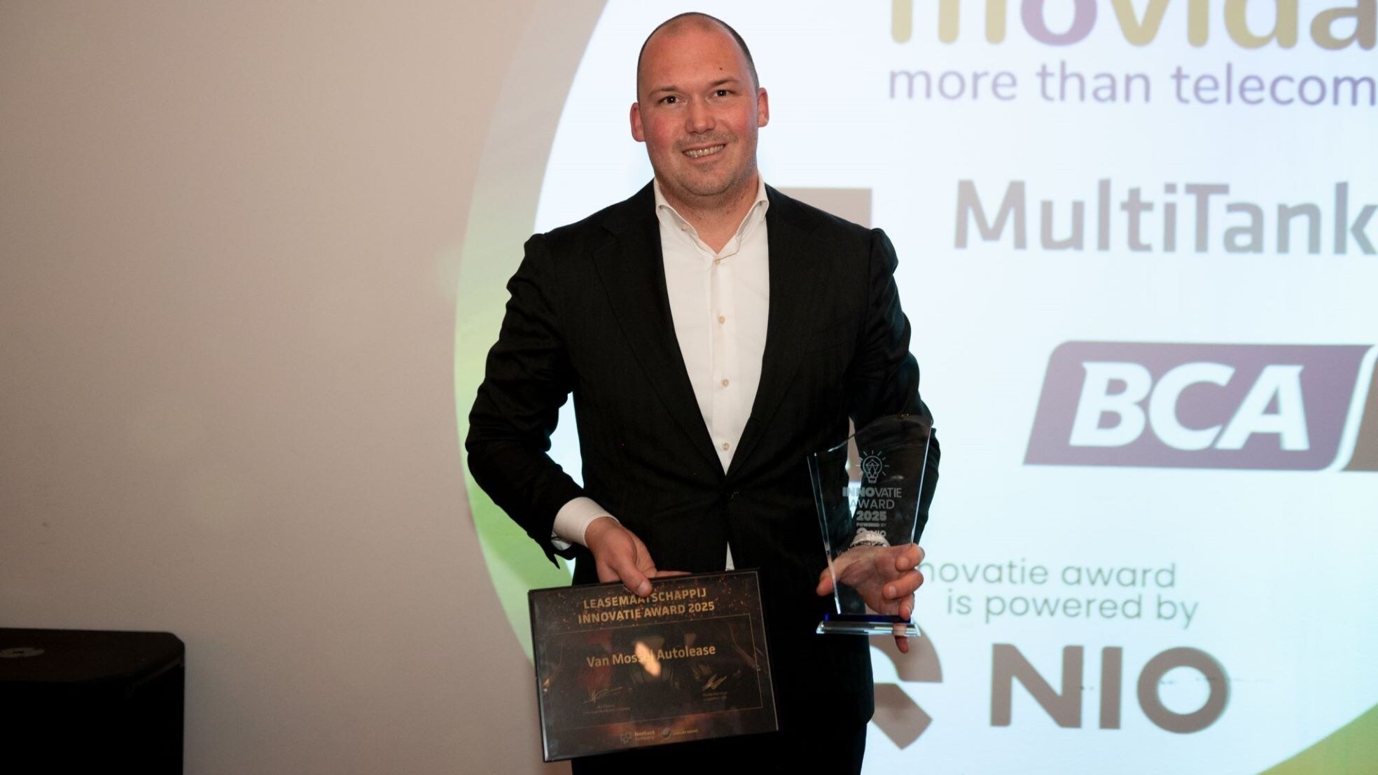 Met de Aftersales Coördinatie wint Van Mossel Autolease de Innovatie Award. Met de Aftersales Coördinatie wint Van Mossel Autolease de Innovatie Award. Foto: VZR