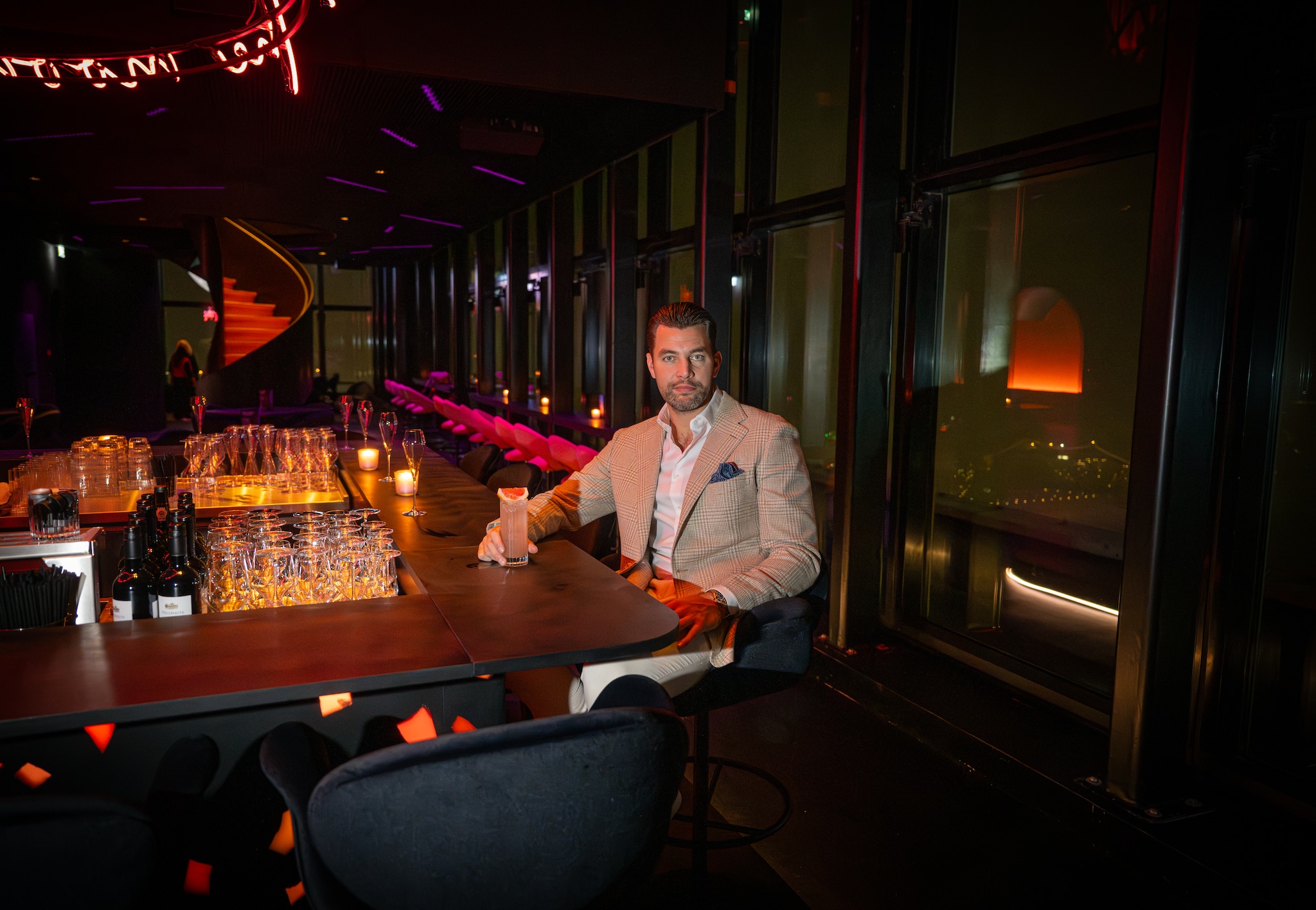 De cocktailbar van Restaurant Celest in de Zalmhaventoren. De cocktailbar van Restaurant Celest in de Zalmhaventoren. Foto: Frank de Roo