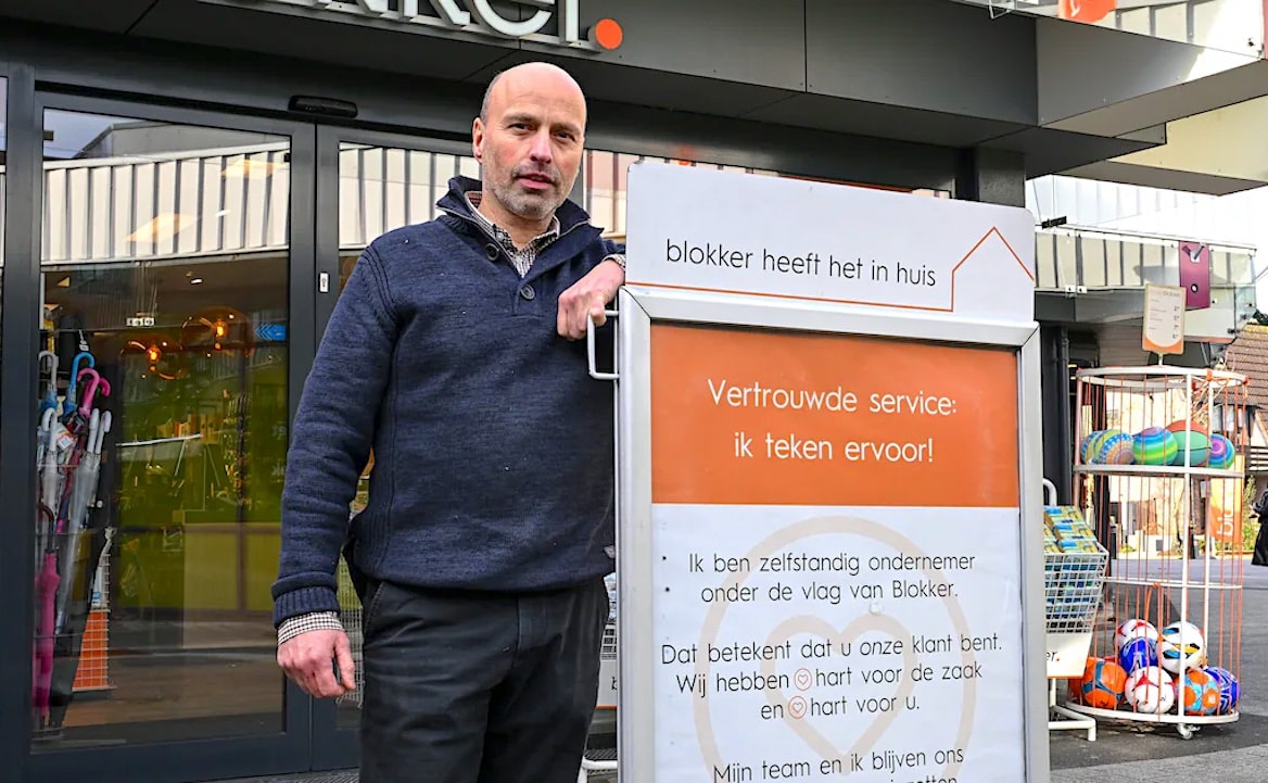 Ondernemer Ronald Mol voor zijn Blokker-filiaal. Moreno Molenaar/Pix4Profs | Ondernemer Ronald Mol voor zijn Blokker-filiaal.