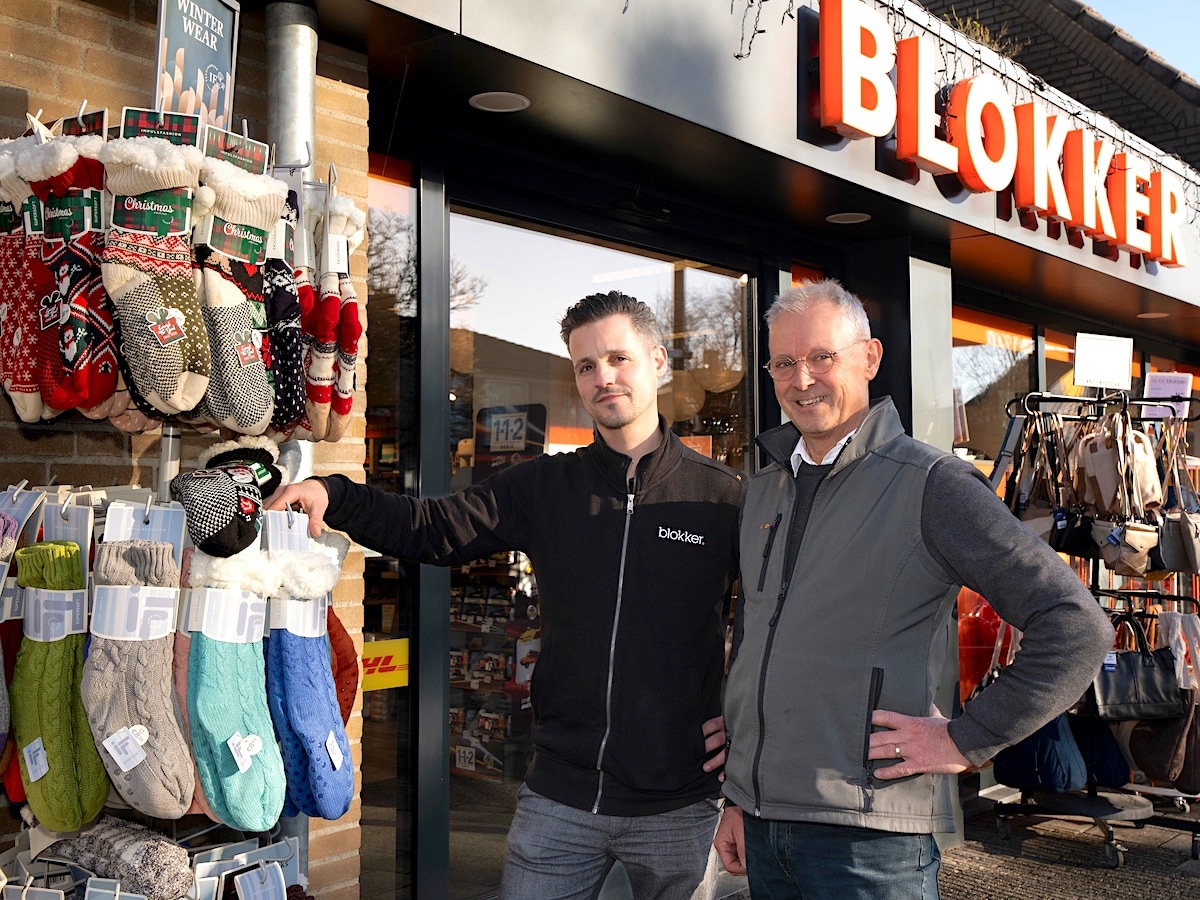 Ryan (links) en Jack van Uden voor hun Blokkerwinkel. Marc Bolsius | Ryan (links) en Jack van Uden voor hun Blokkerwinkel.