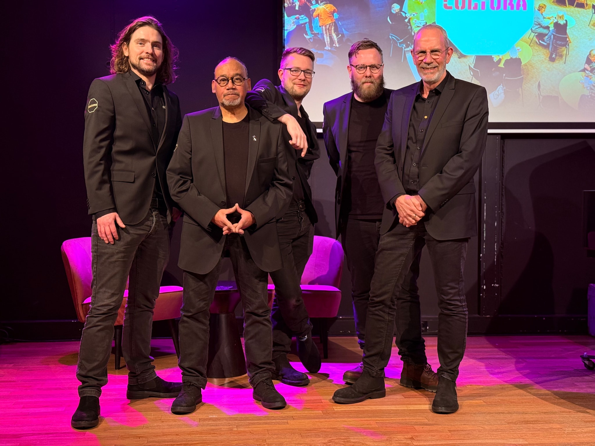 Met v.l.n.r. Maurice Keuken, Errol Poestkoke, Tim Reynders, Thom Pater en René Veuger. Met v.l.n.r. Maurice Keuken, Errol Poestkoke, Tim Reynders, Thom Pater en René Veuger.