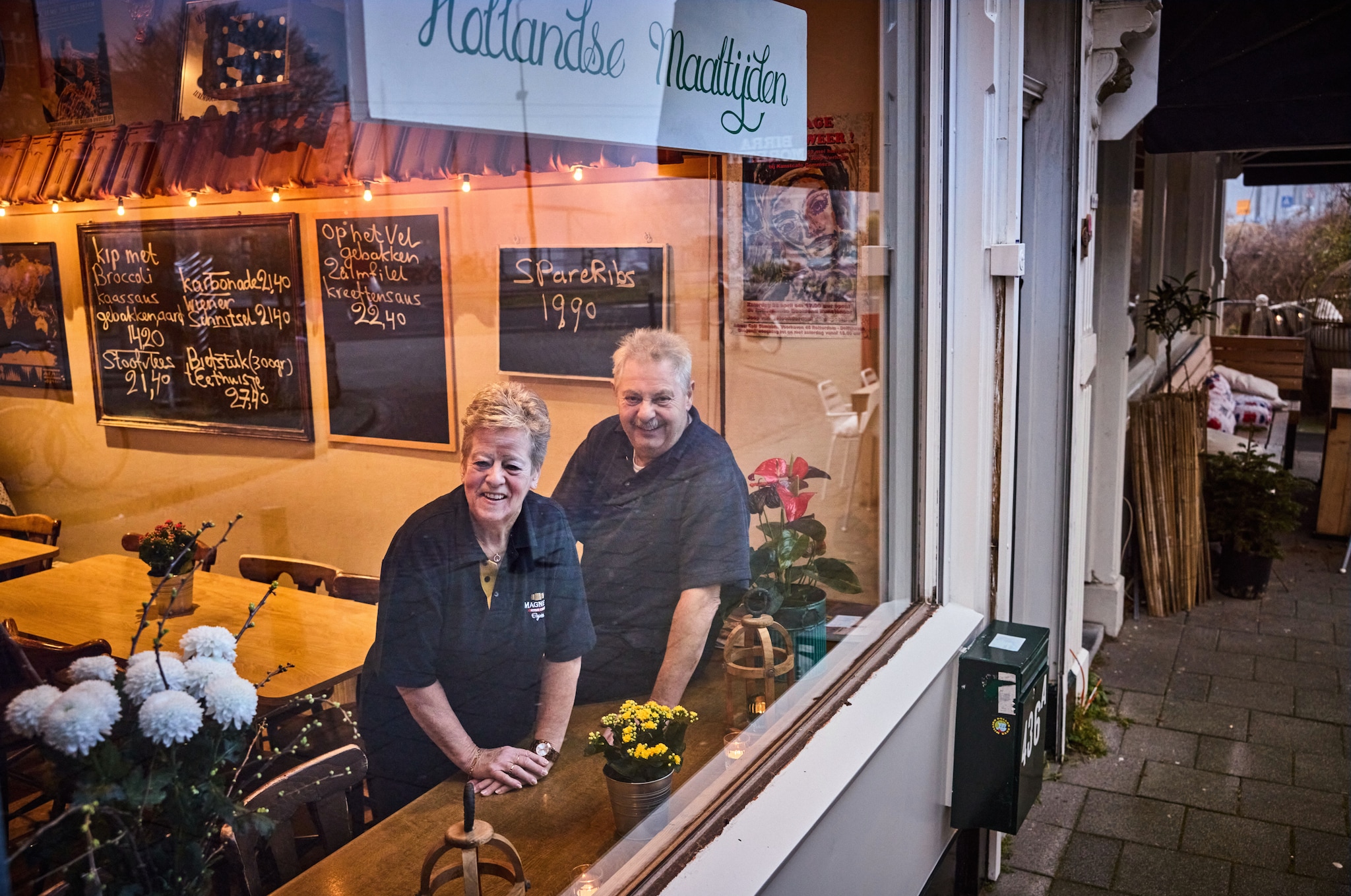 Martin (72) en Bea (64) Wolthuis van ‘t Eethuisje Delfshaven. Martin (72) en Bea (64) Wolthuis van ‘t Eethuisje Delfshaven. Foto: Jan de Groen