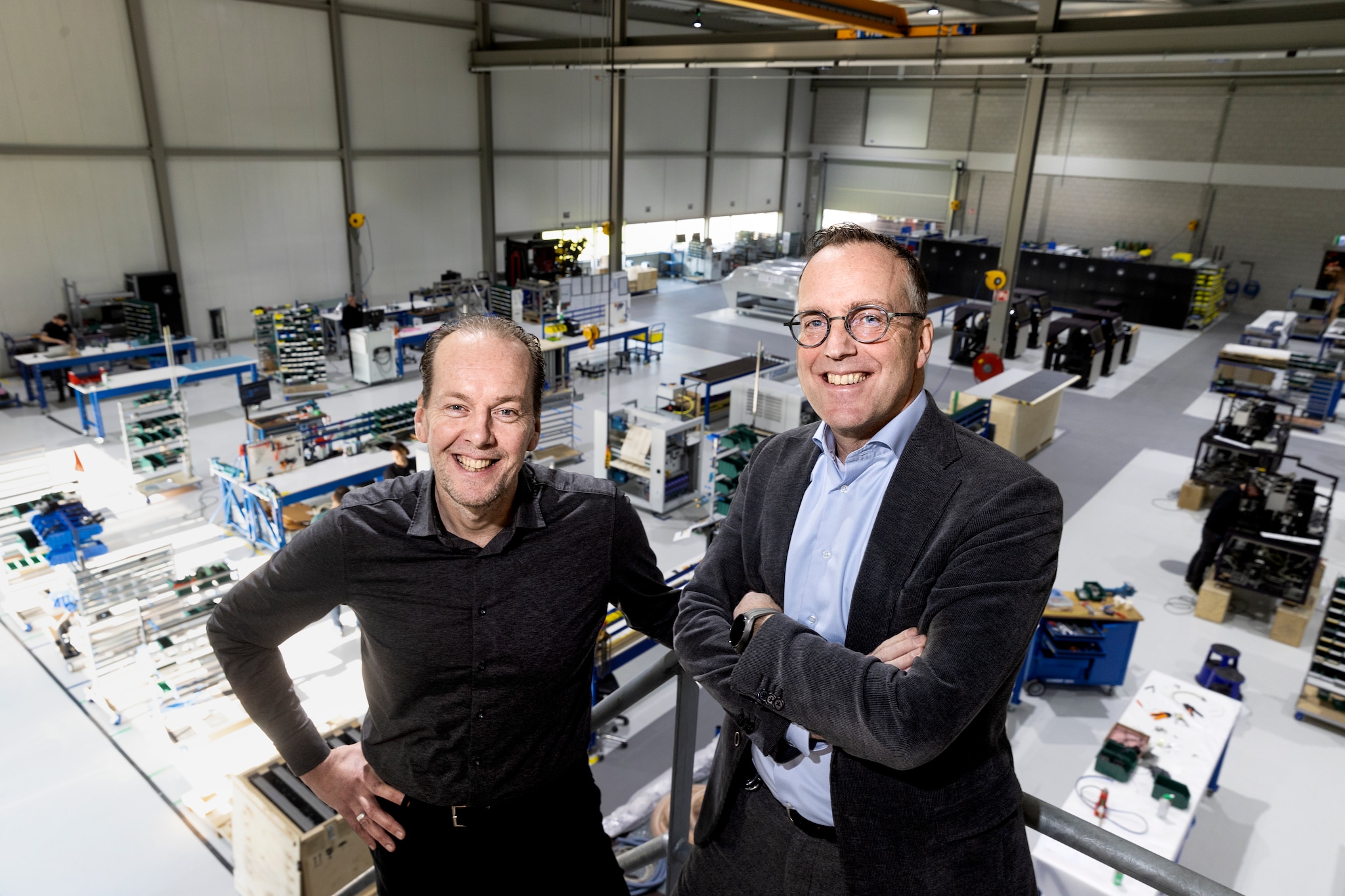 Oprichters en eigenaren van MTA Patrick Geerts en Robert Manders in de productiehal van het bedrijf waar ze high-tech machines bouwen voor klanten. Oprichters en eigenaren van MTA Patrick Geerts en Robert Manders (rechts) Foto: DCI Media