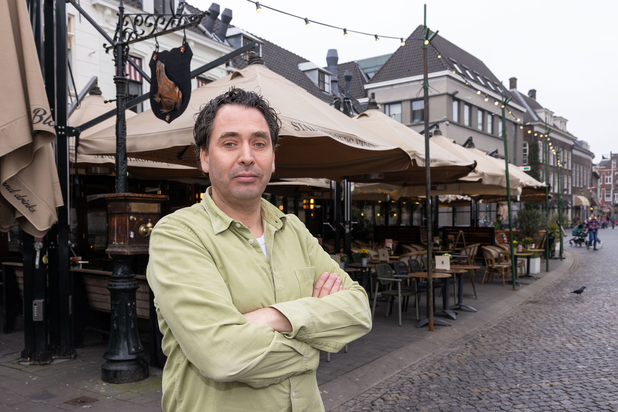 Otto van den Groenendaal op de Parade voor stadsherberg ’t Pumpke en Bar Boas waarvan hij eigenaar is. Otto van den Groenendaal voor stadsherberg ’t Pumpke en Bar Boas waarvan hij eigenaar is. Foto: Roel van der Aa