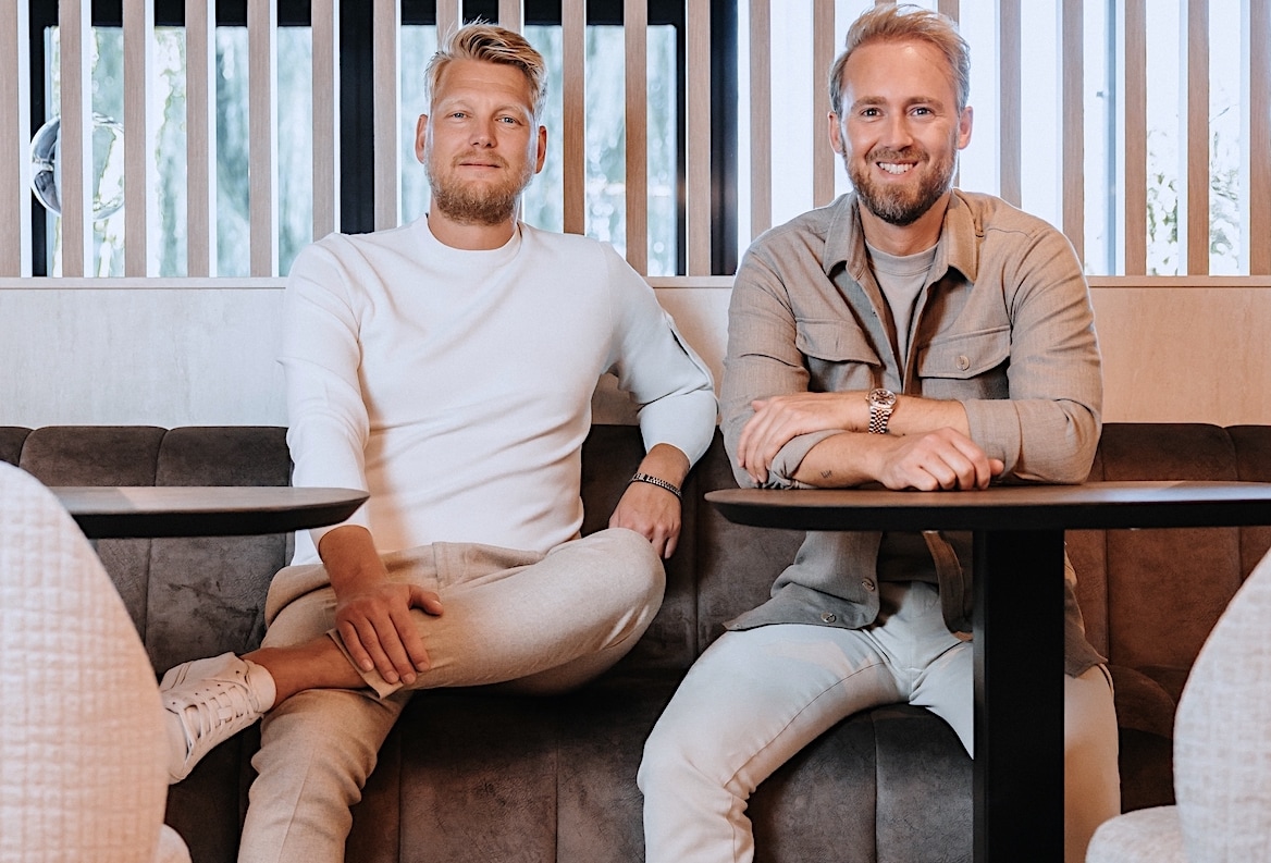 Tom (l) en Nick de Wit, eigenaren van Dirk de Wit Mode in Bovenkarspel. Dirk de Wit Mode | Eigenaren Tom (l) en Nick de Wit