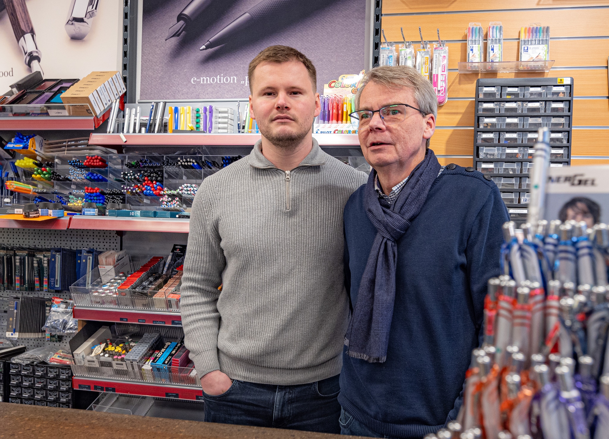 Bart en Piet Reuvekamp bij De Inktpot in Zwolle, dat net als de zaak in Deventer failliet is verklaard. Bart en Piet Reuvekamp bij De Inktpot in Zwolle, dat net als de zaak in Deventer failliet is verklaard. Foto: Frans Paalman
