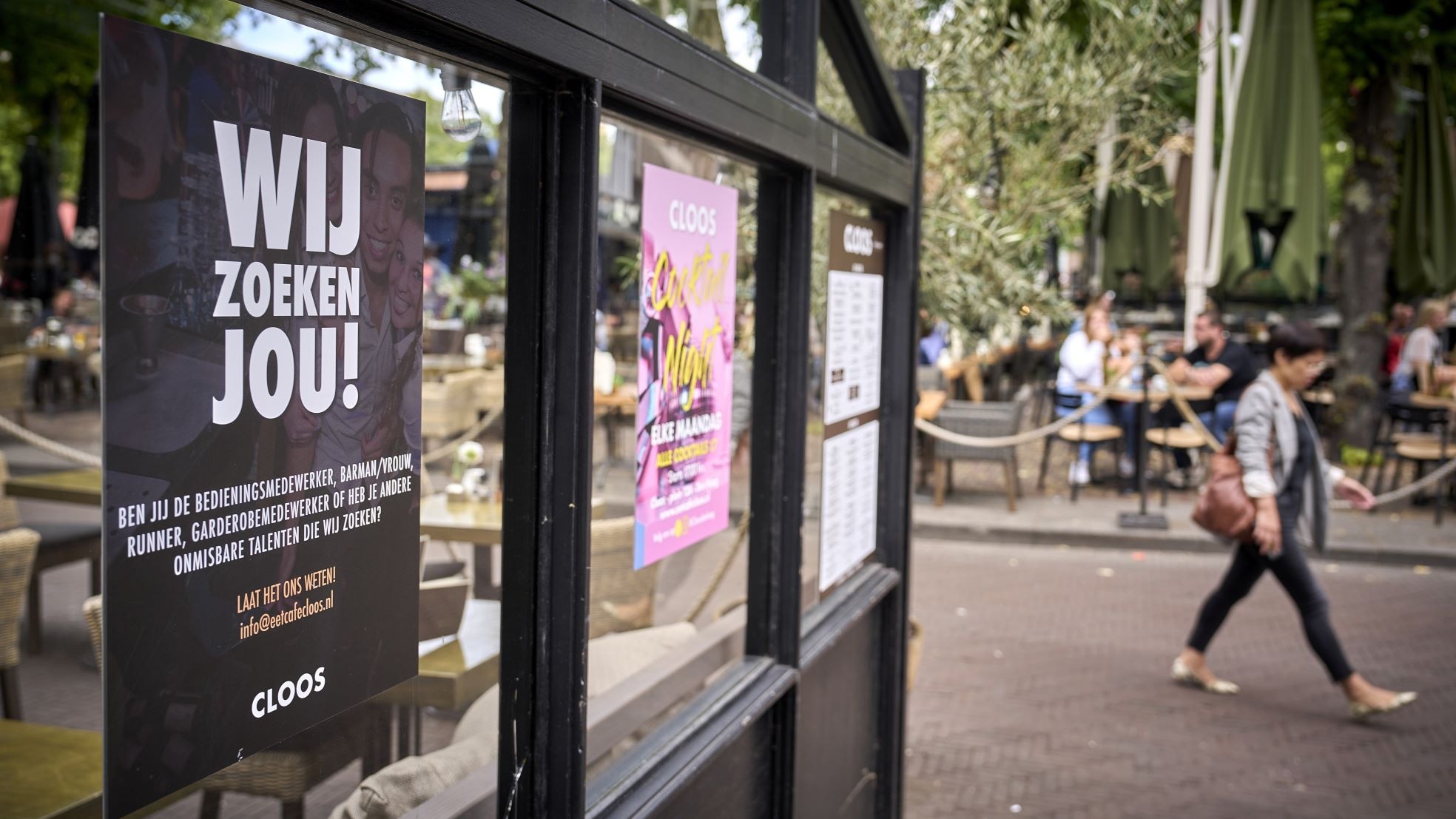 In de horeca zoekt men weer vaker naar nieuwe werknemers. In de horeca zoekt men weer vaker naar nieuwe werknemers. Foto: ANP