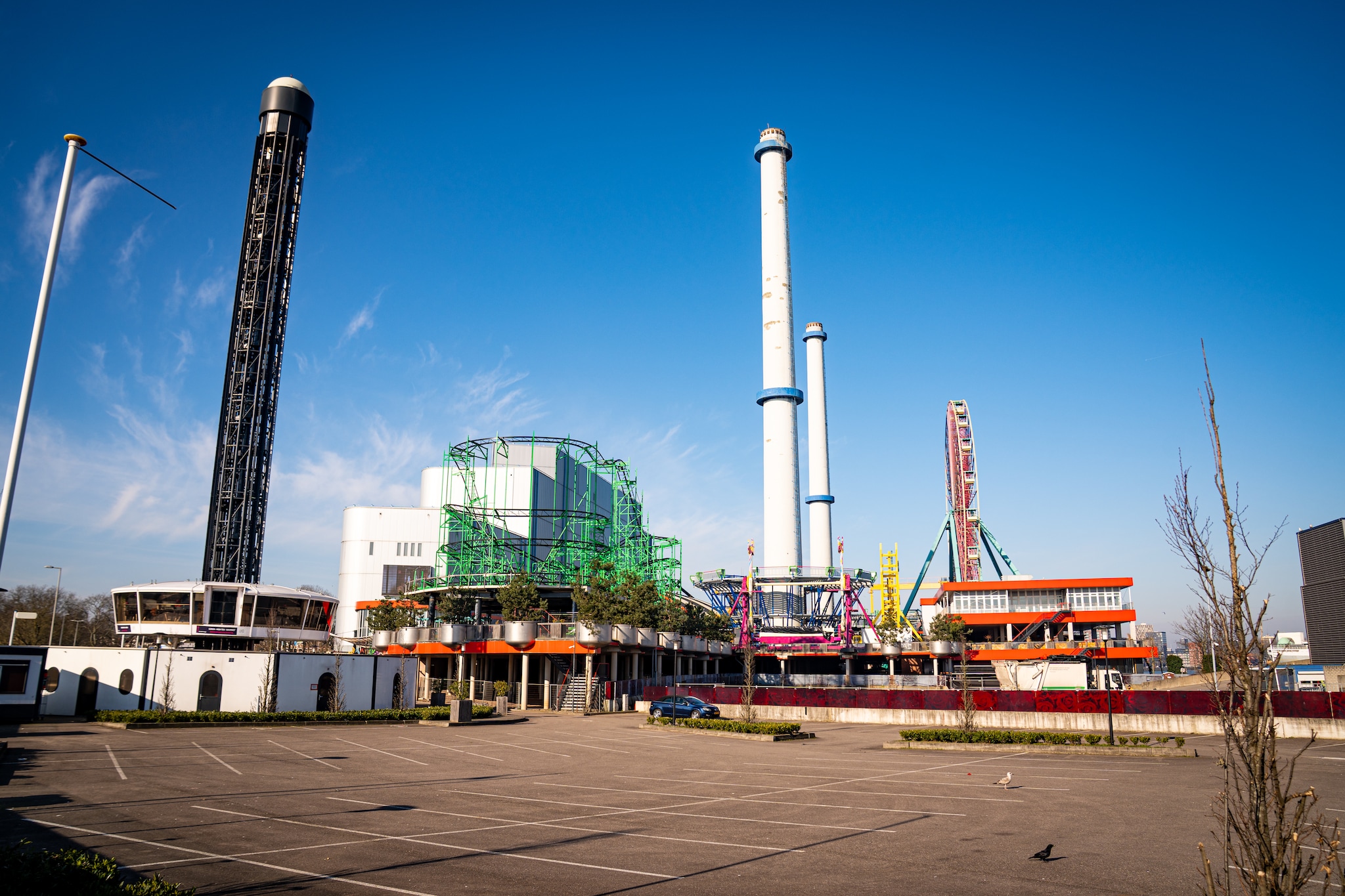 Het attractiepark in aanbouw, twaalf jaar na het begin van de bouw. Foto: Killian Lindenburg Het attractiepark in aanbouw, twaalf jaar na het begin van de bouw. Foto: Killian Lindenburg