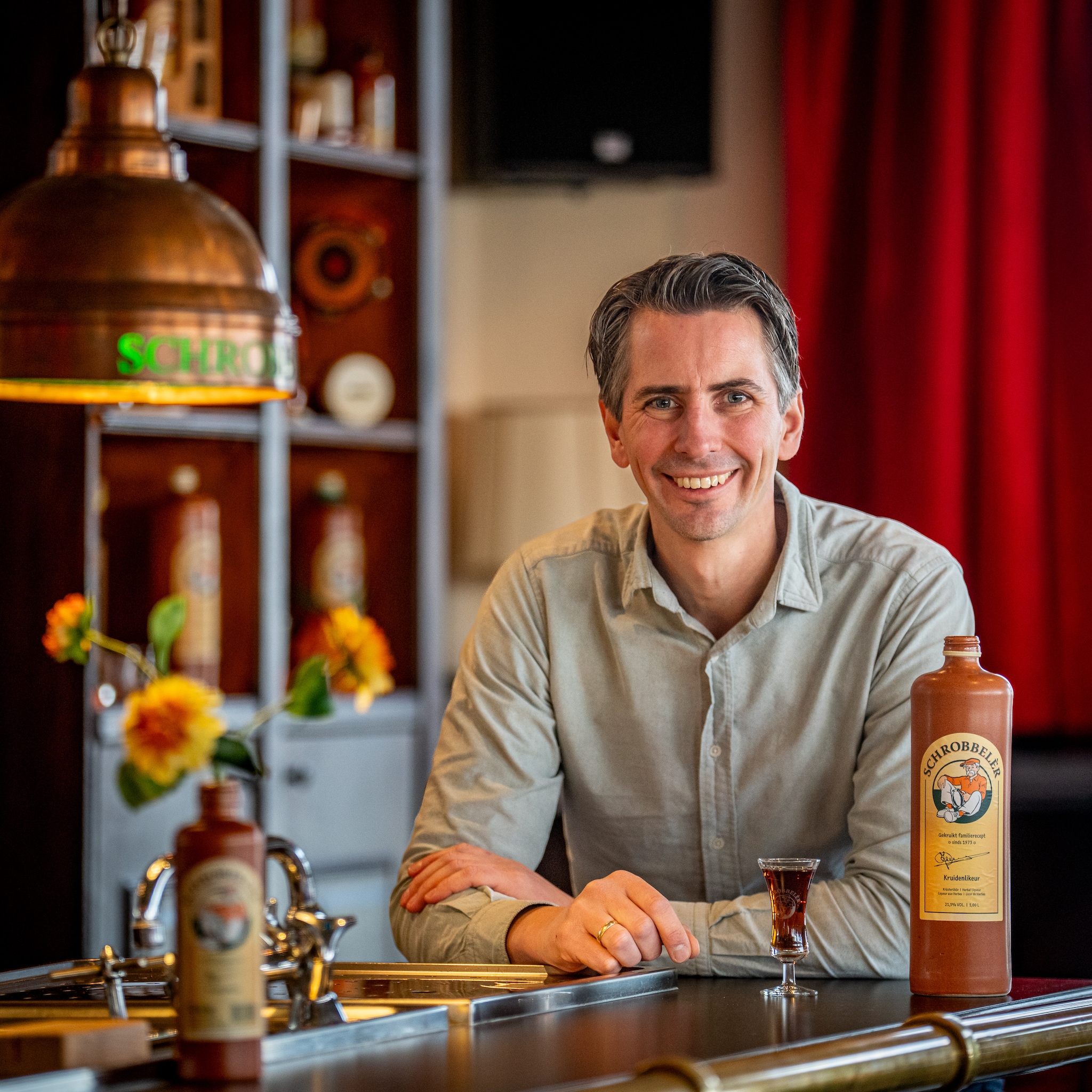 Jan Eijsermans:  ,,Wissel Schrobbelèr af met een glaasje water of iets fris. En geniet vooral samen, dat is het mooiste.” Jan Eijsermans Foto: Joris Knapen / Pix4Profs