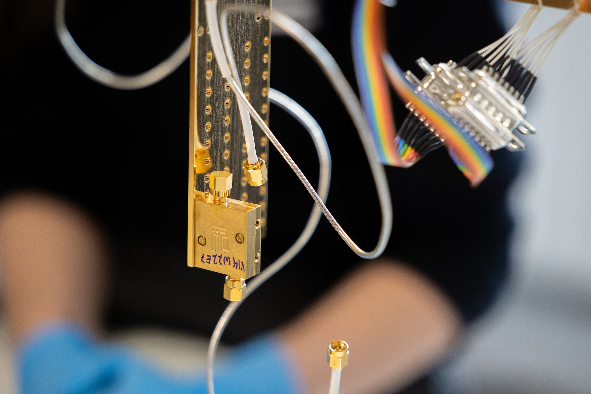 QuantWare stelde als eerste ter wereld quantumchips commercieel verkrijgbaar. In beeld: een quantumversterker. QuantWare stelde als eerste ter wereld quantumchips commercieel verkrijgbaar. In beeld: een quantumversterker. Foto: Nico Schouten